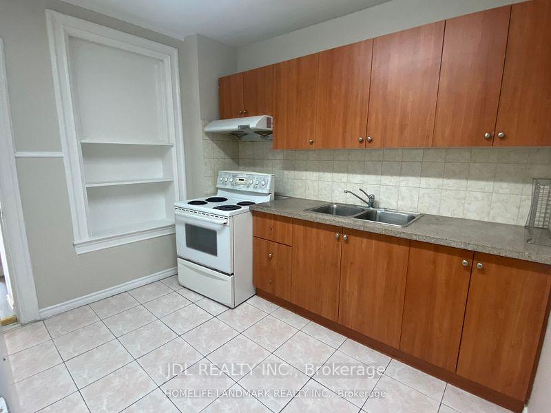 Photo 2 of Unit Main Floor, 593 Bathurst Street, Toronto, University — HOMEH