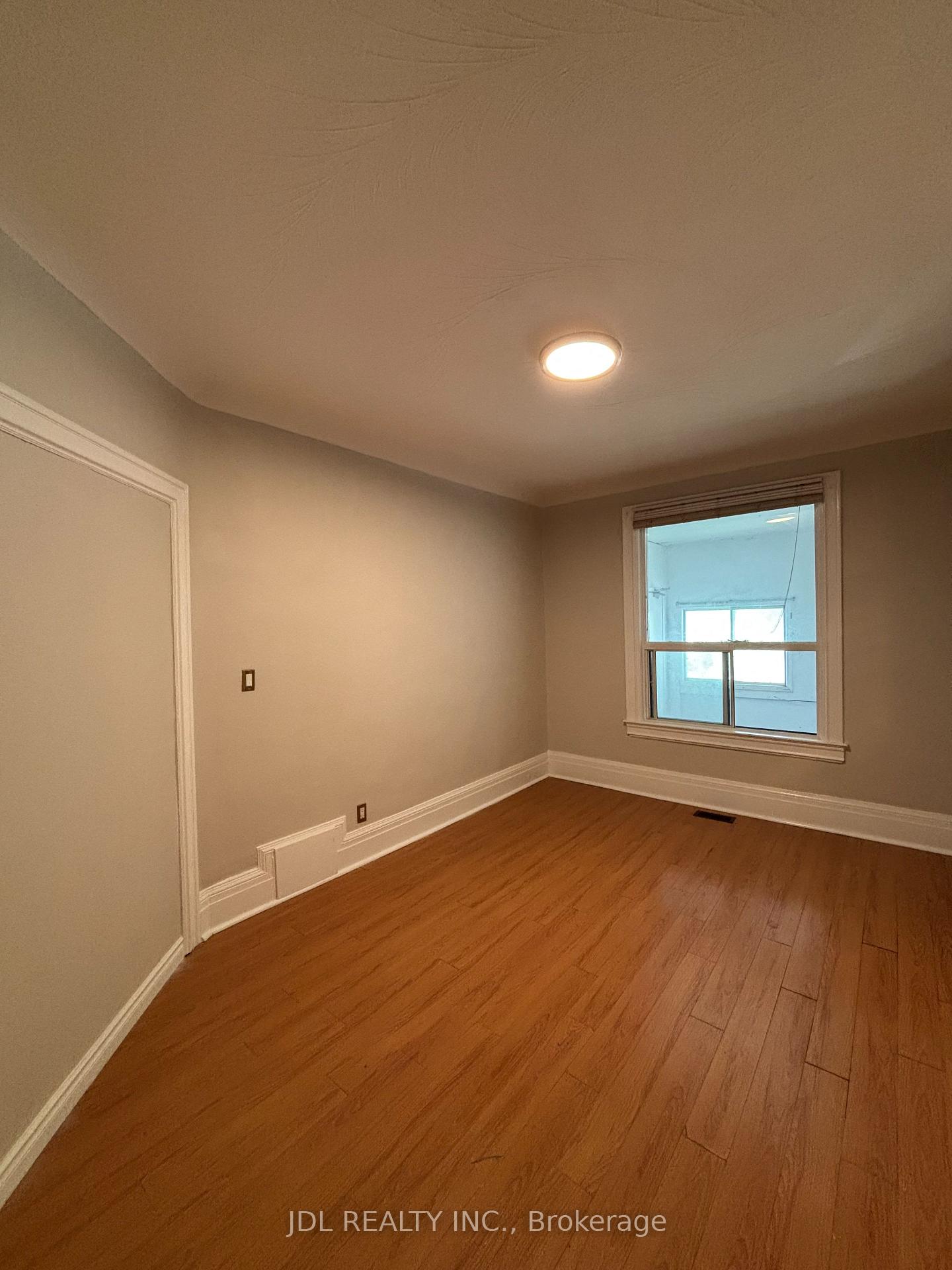 Photo 4 of Unit Main Floor, 593 Bathurst Street, Toronto, University — HOMEH
