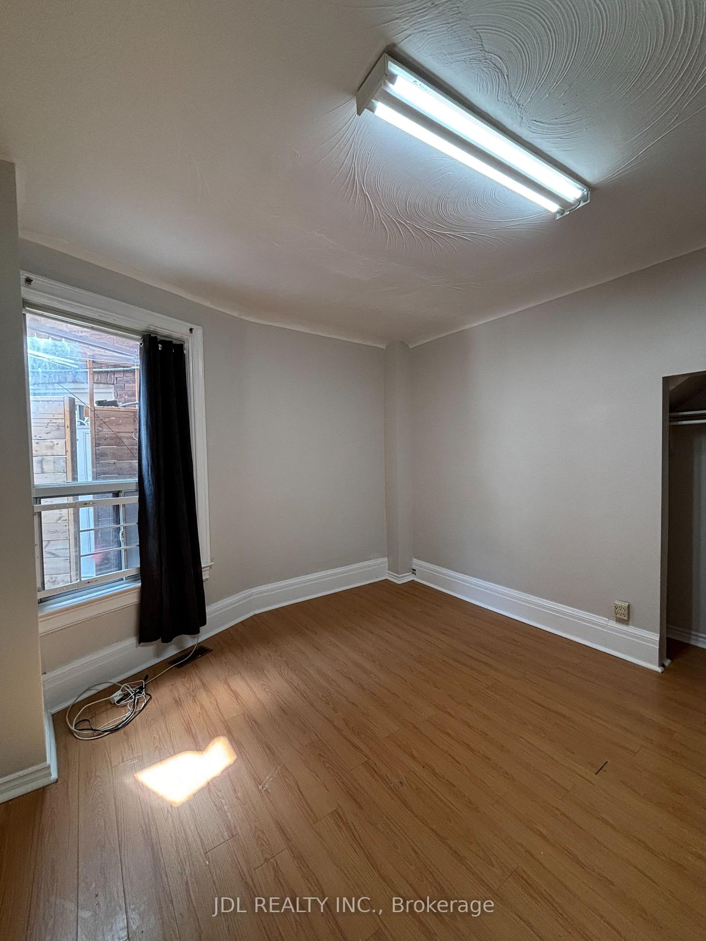 Photo 6 of Unit Main Floor, 593 Bathurst Street, Toronto, University — HOMEH