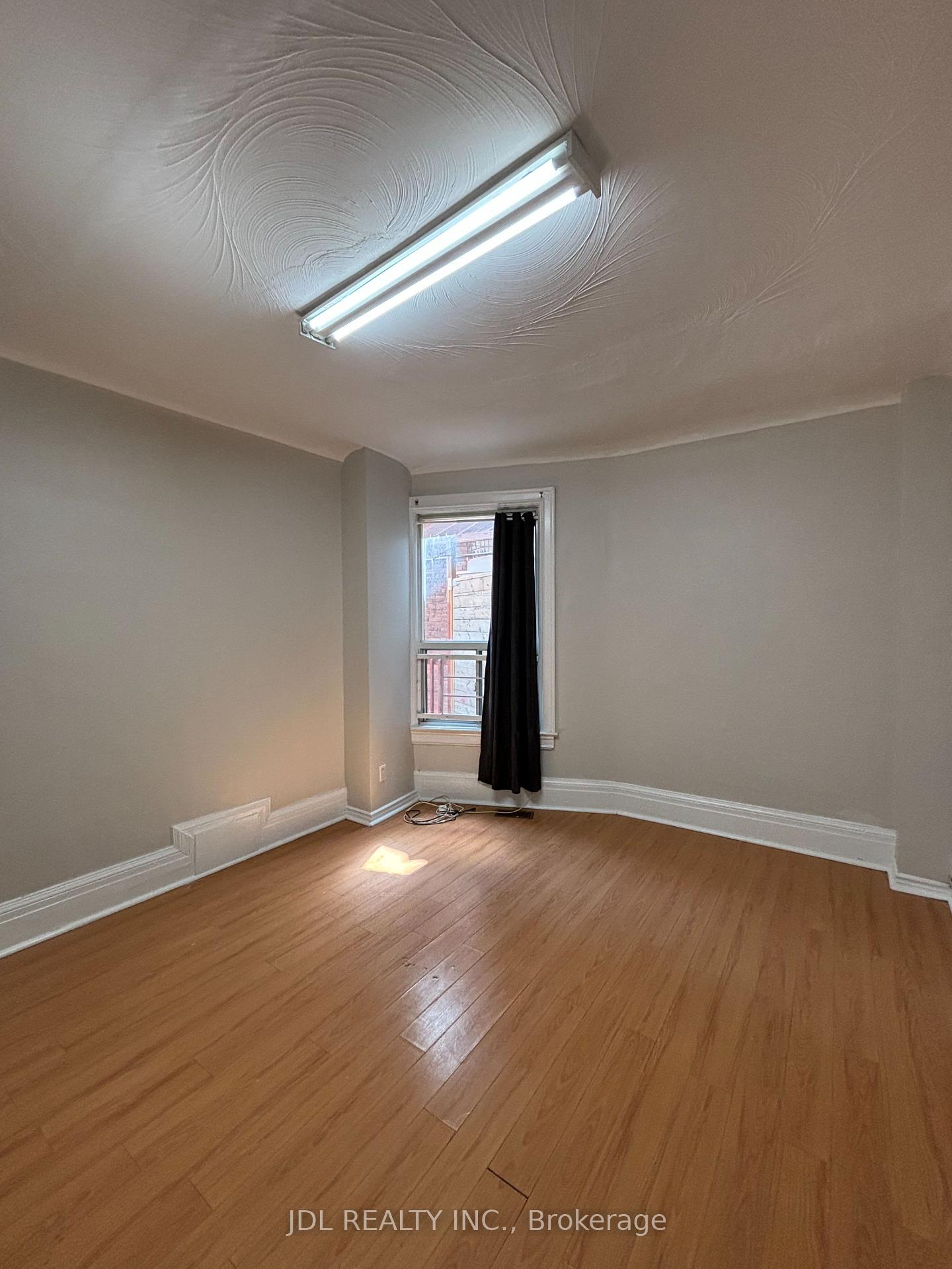 Photo 7 of Unit Main Floor, 593 Bathurst Street, Toronto, University — HOMEH