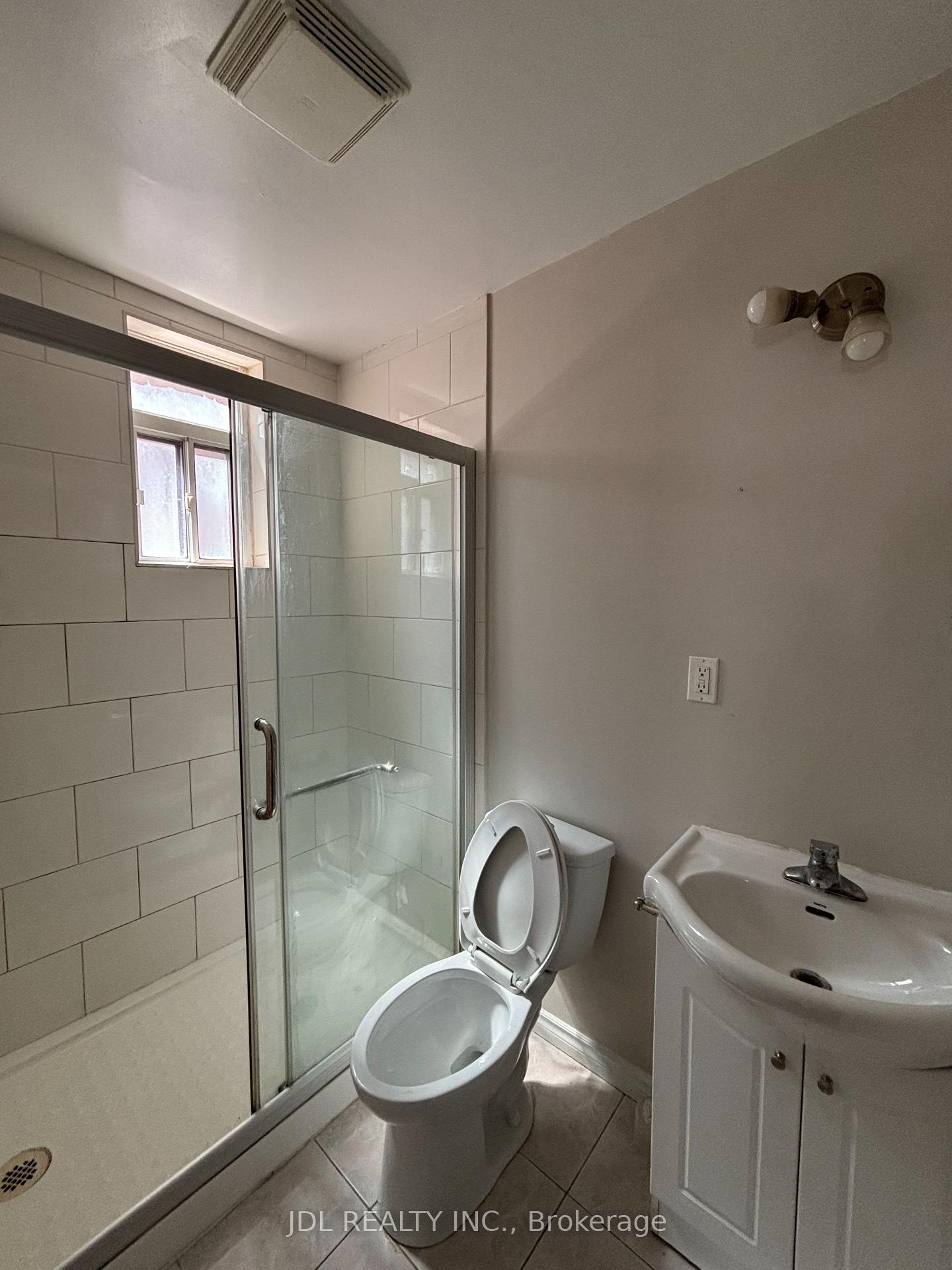 Photo 8 of Unit Main Floor, 593 Bathurst Street, Toronto, University — HOMEH