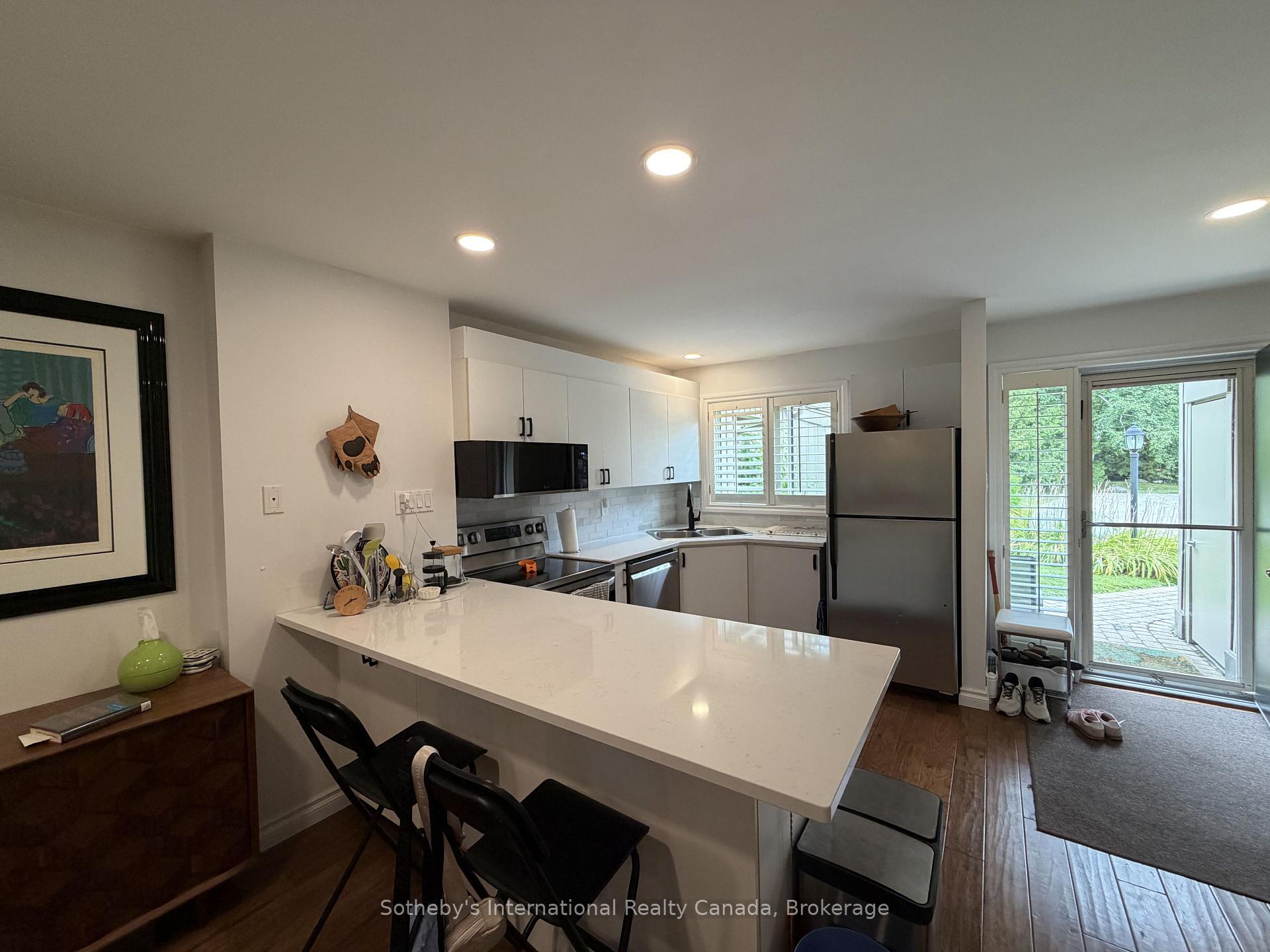 Photo 3 of 589 Oxbow Crescent, Collingwood — HOMEH