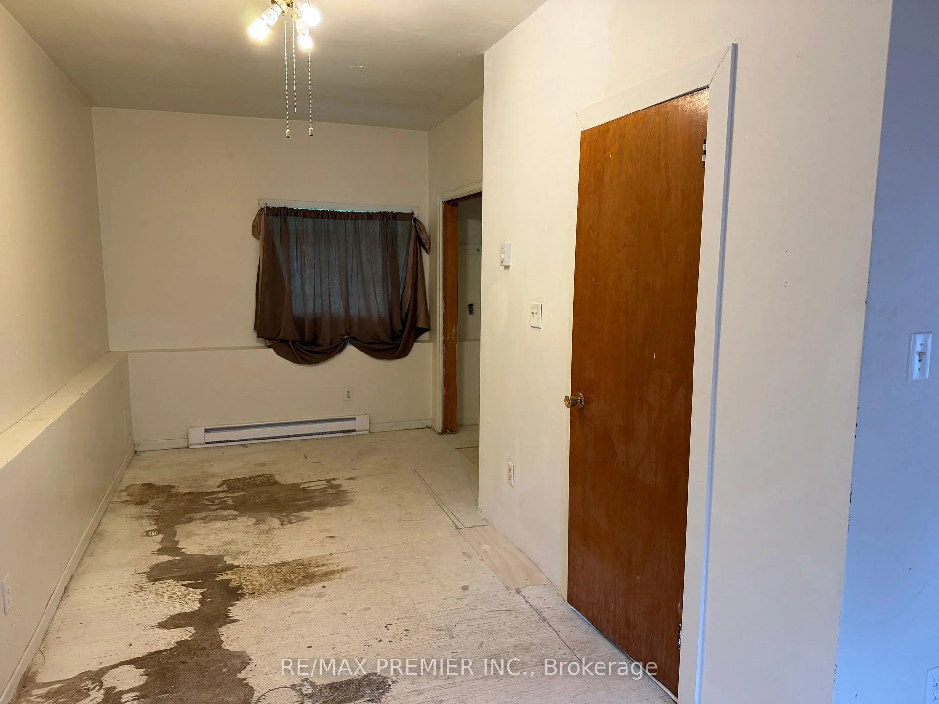 Photo 3 of 277 Gibbons Street, Oshawa, McLaughlin — HOMEH