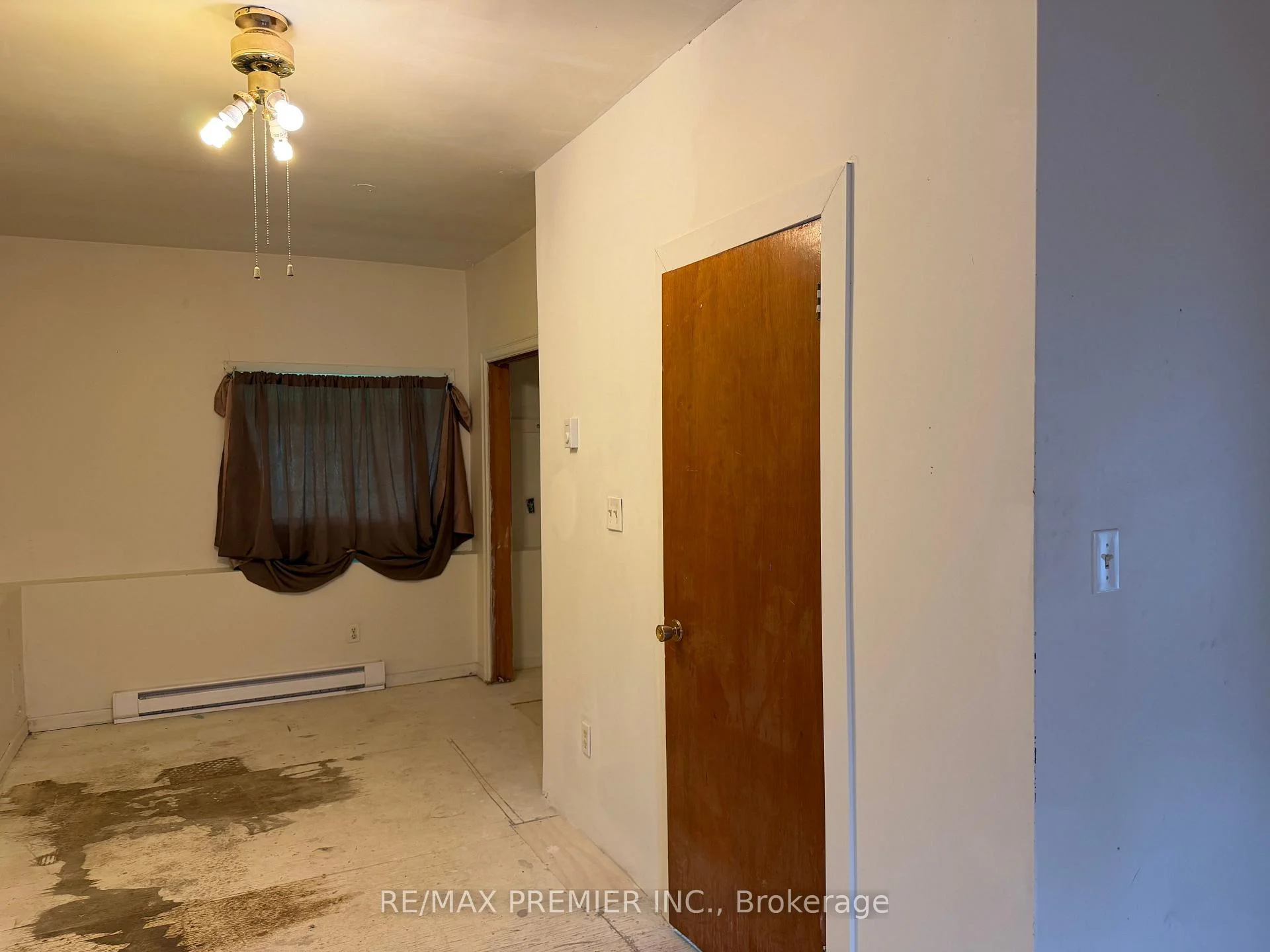 Photo 4 of 277 Gibbons Street, Oshawa, McLaughlin — HOMEH