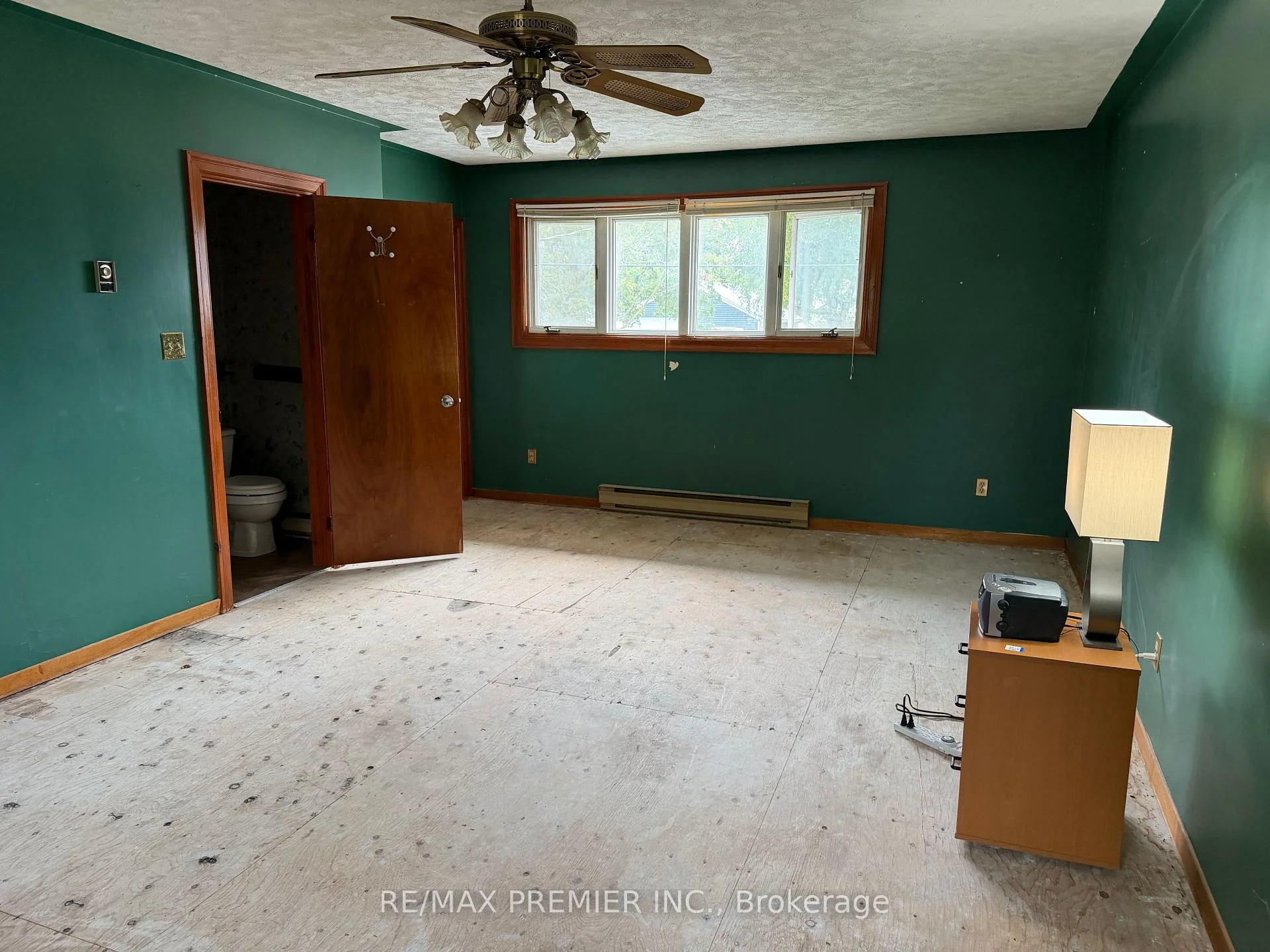Photo 5 of 277 Gibbons Street, Oshawa, McLaughlin — HOMEH
