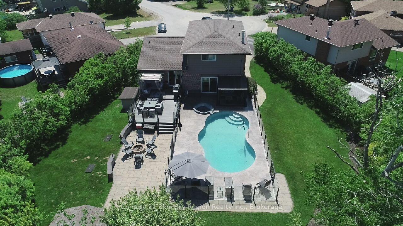 Front of 790 Laurentian Avenue