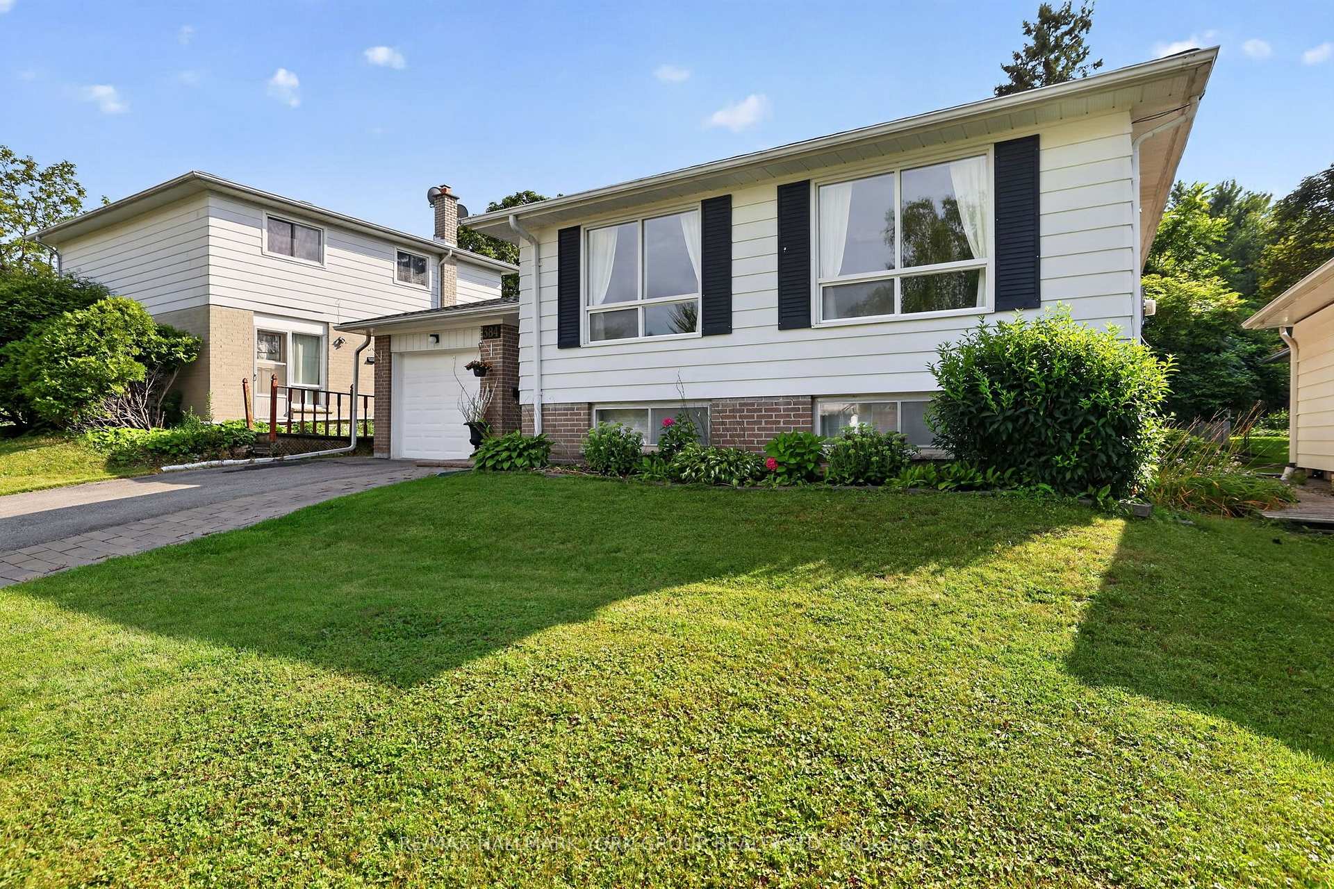 Photo 2 of 384 Glenrose Road, Newmarket, Central Newmarket — HOMEH