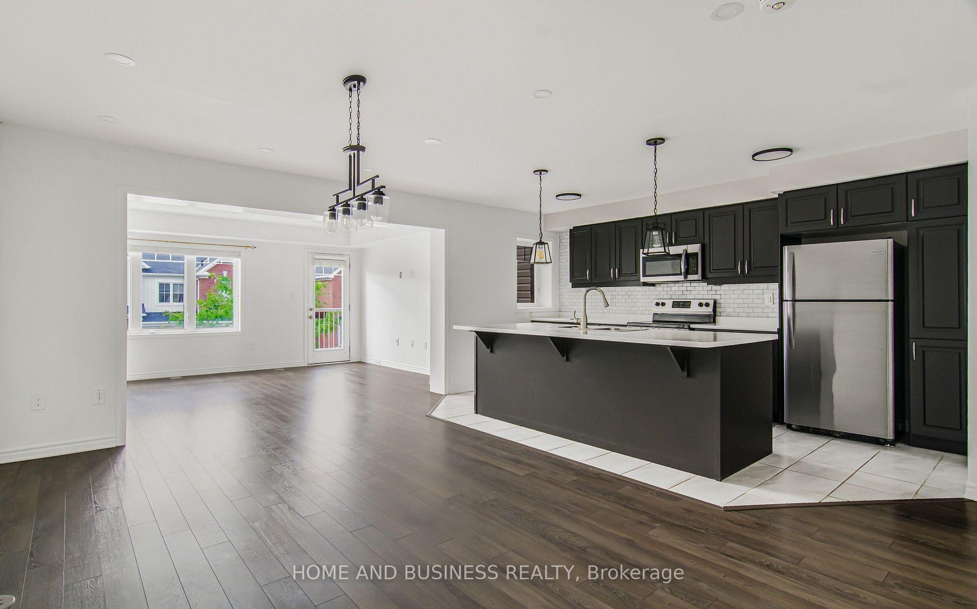 Photo 7 of 1135 duignan Crescent, Milton, Ford — HOMEH