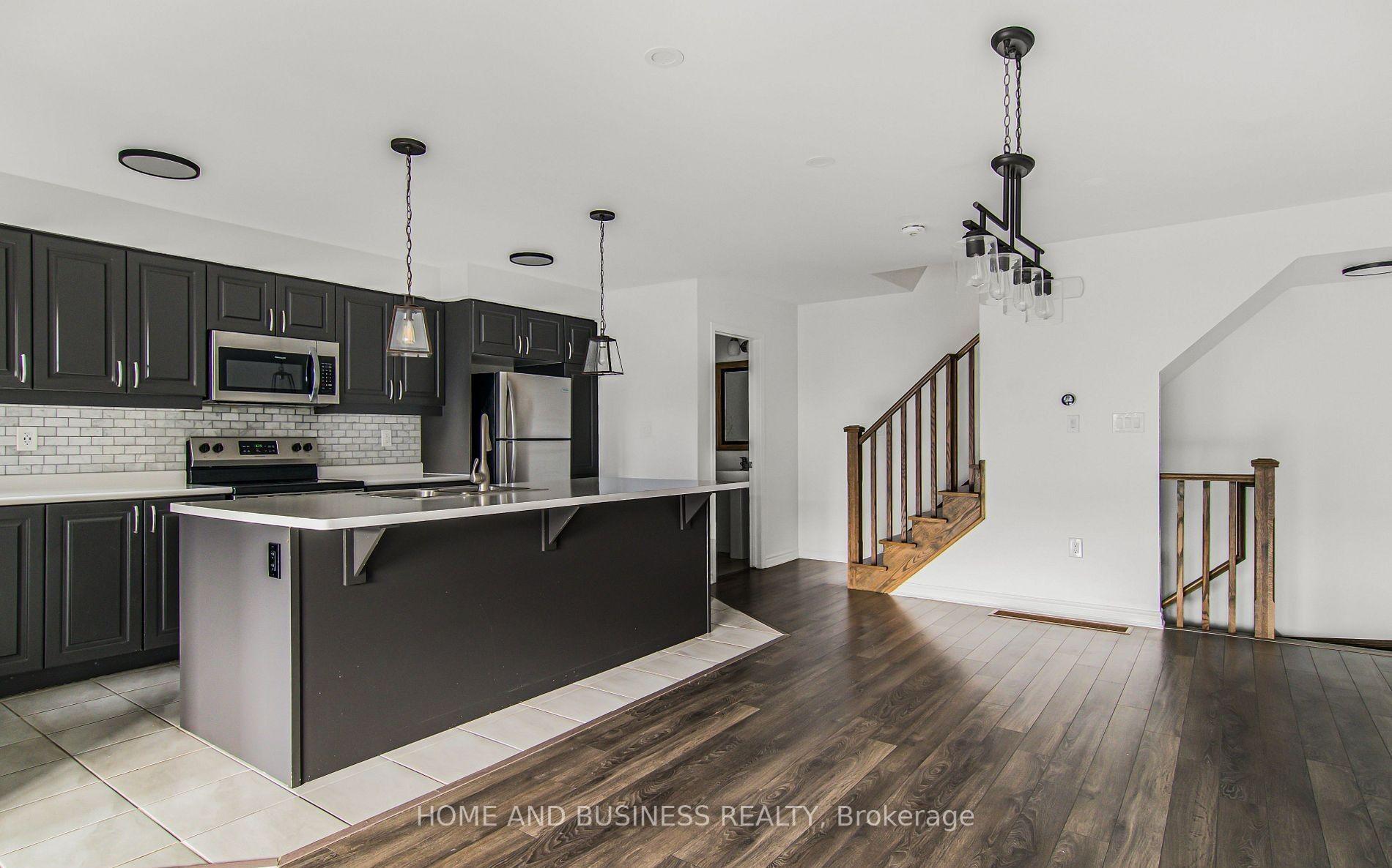Photo 8 of 1135 duignan Crescent, Milton, Ford — HOMEH