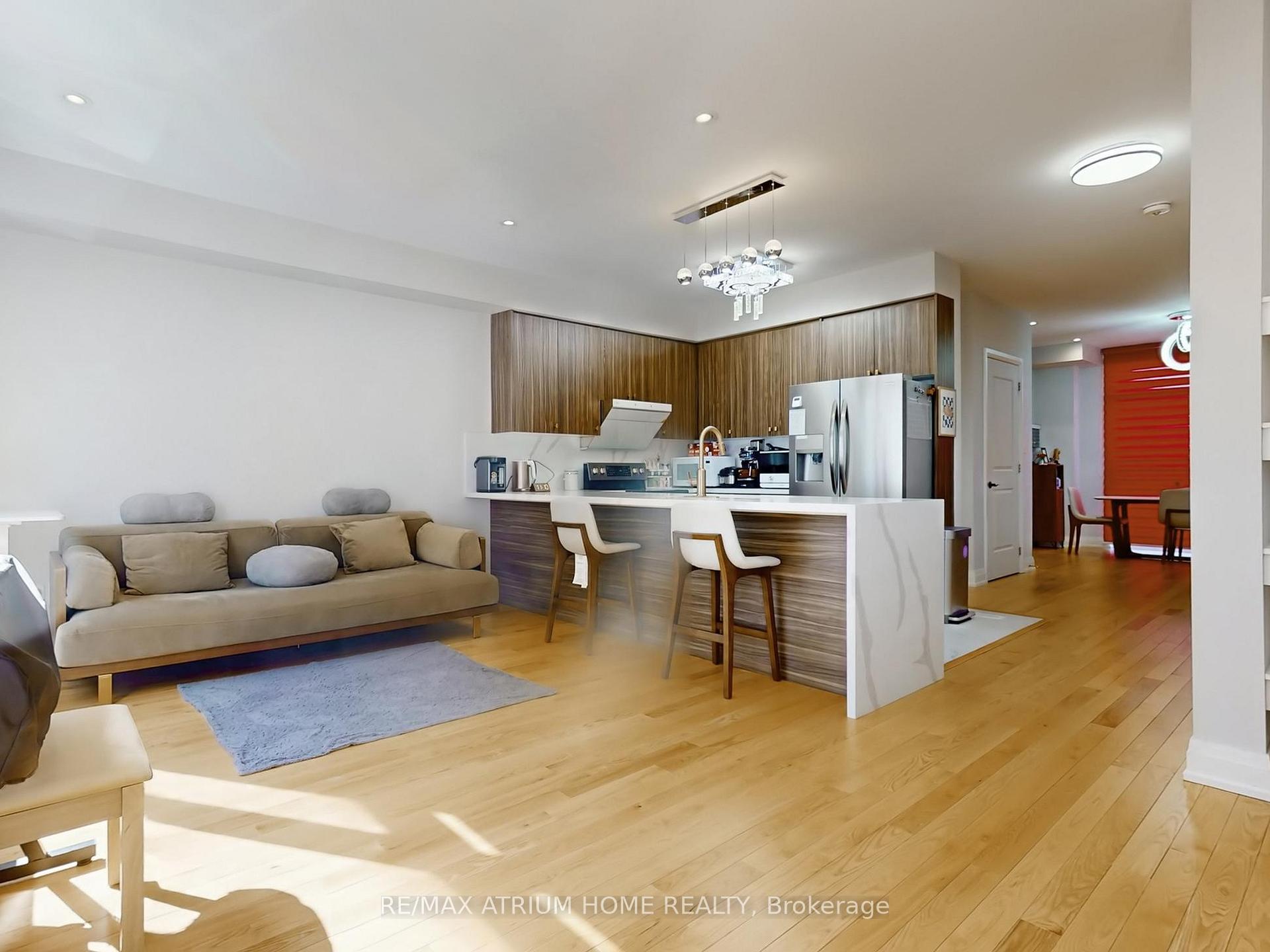Photo 3 of 18 Teasel Way, Markham, Unionville — HOMEH