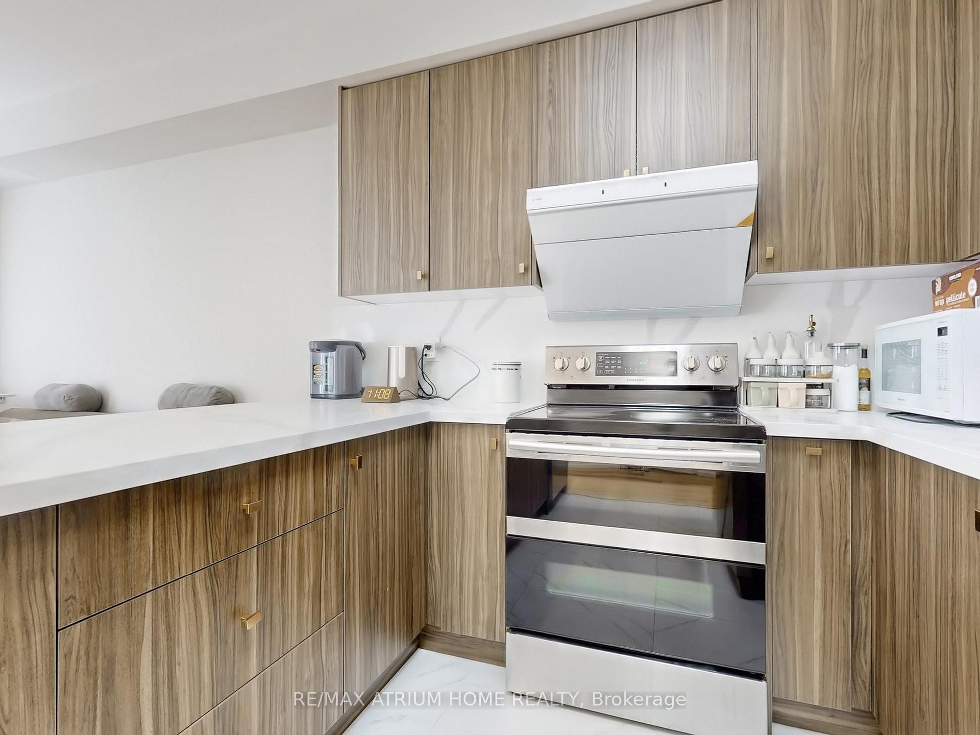 Photo 4 of 18 Teasel Way, Markham, Unionville — HOMEH
