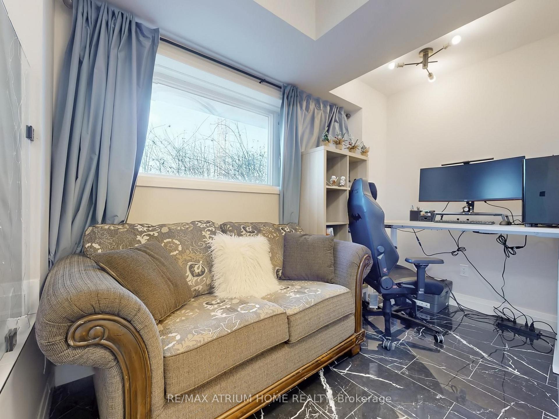 Photo 6 of 18 Teasel Way, Markham, Unionville — HOMEH