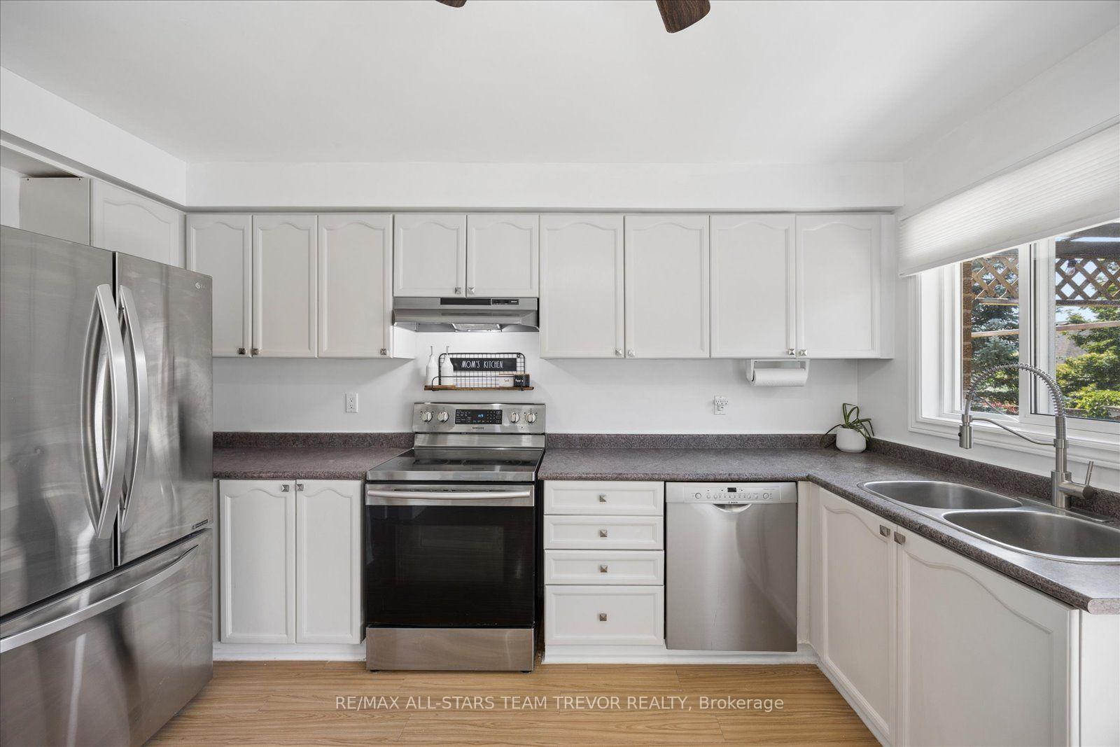 Photo 3 of 98 Carrick Avenue, Georgina, Keswick North — HOMEH