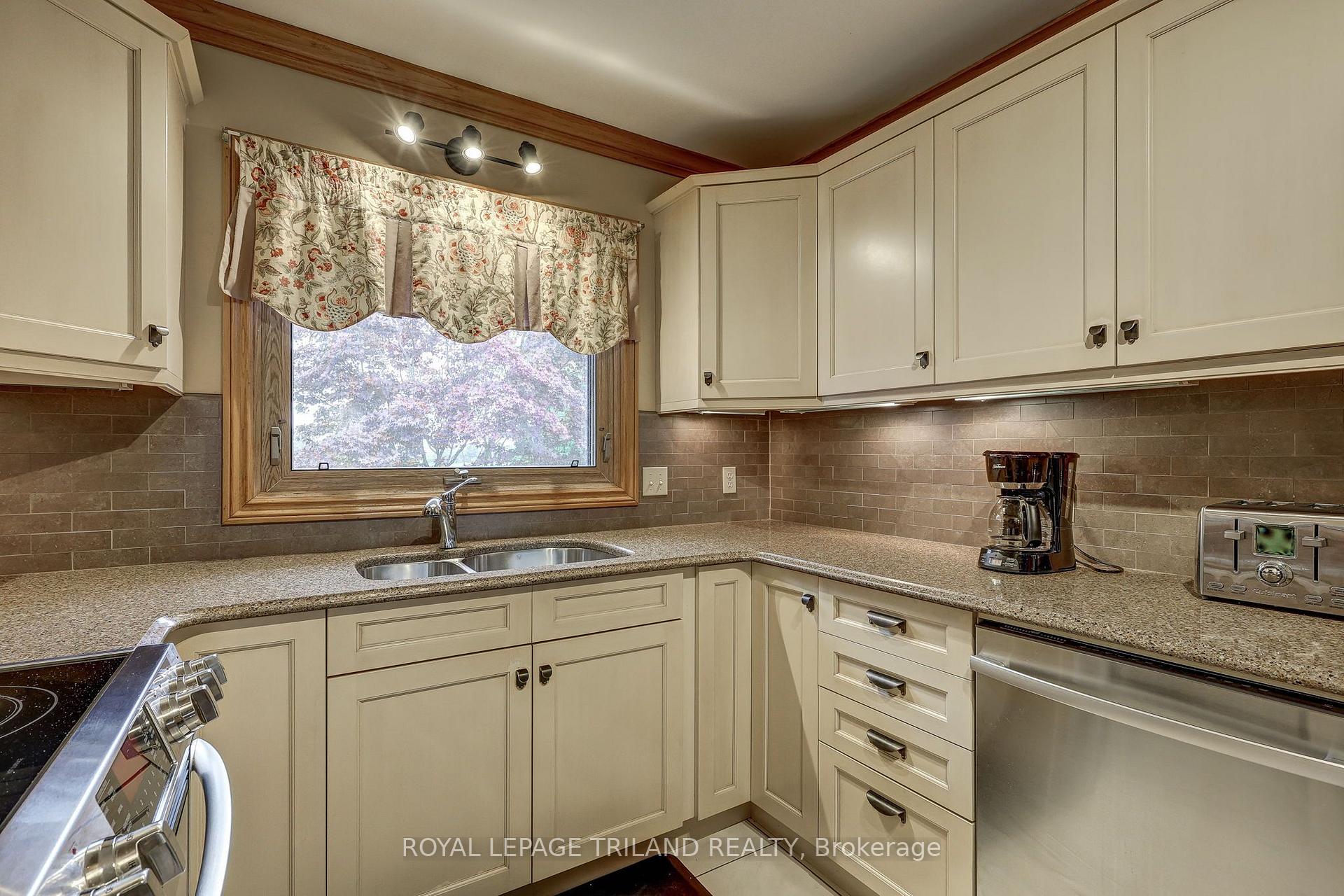 Photo 25 of 158 Centennial Avenue, Central Elgin, Rural Central Elgin — HOMEH