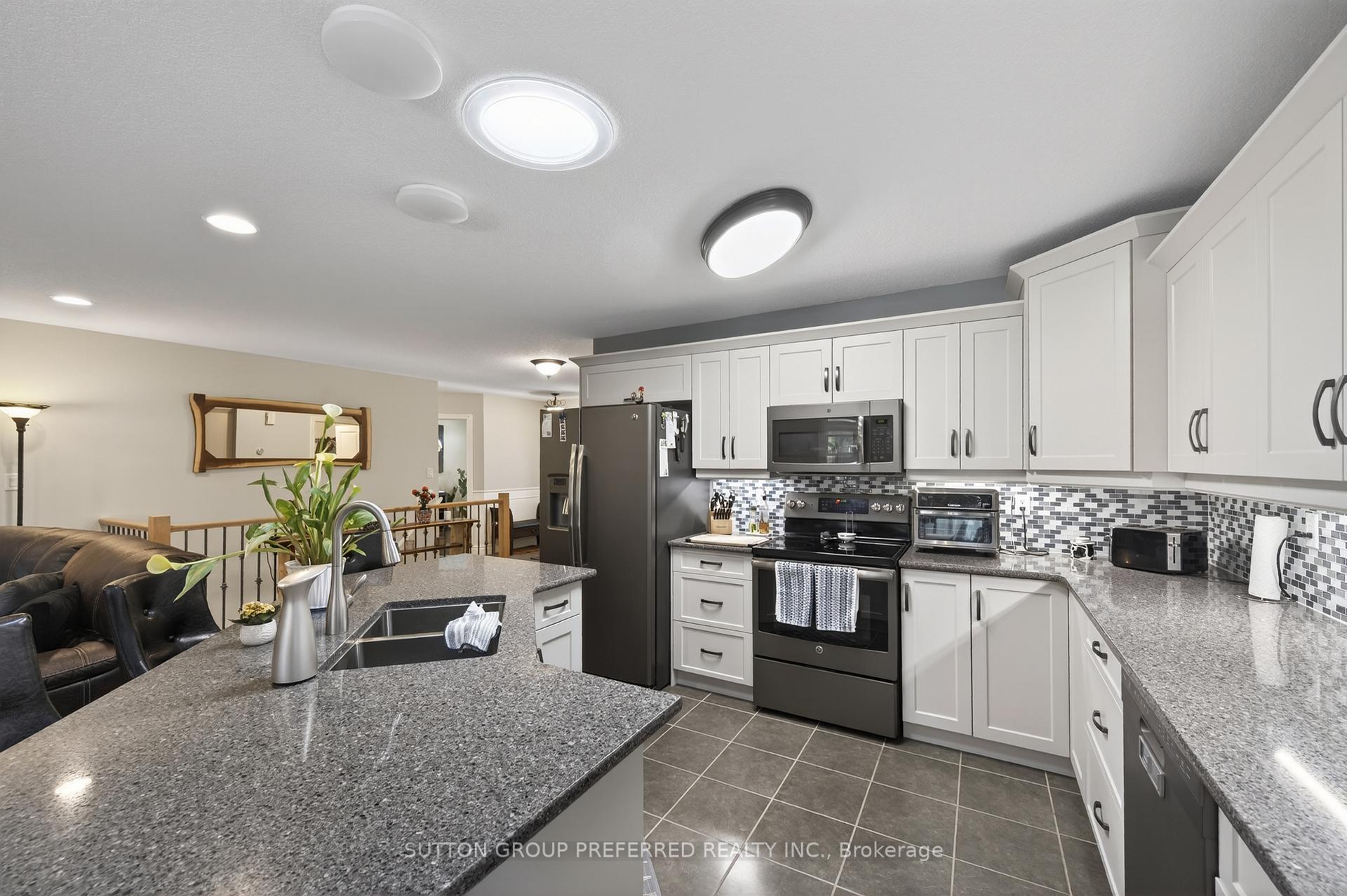 Photo 15 of 23 Wood Lily Lane, Middlesex Centre, Ilderton — HOMEH