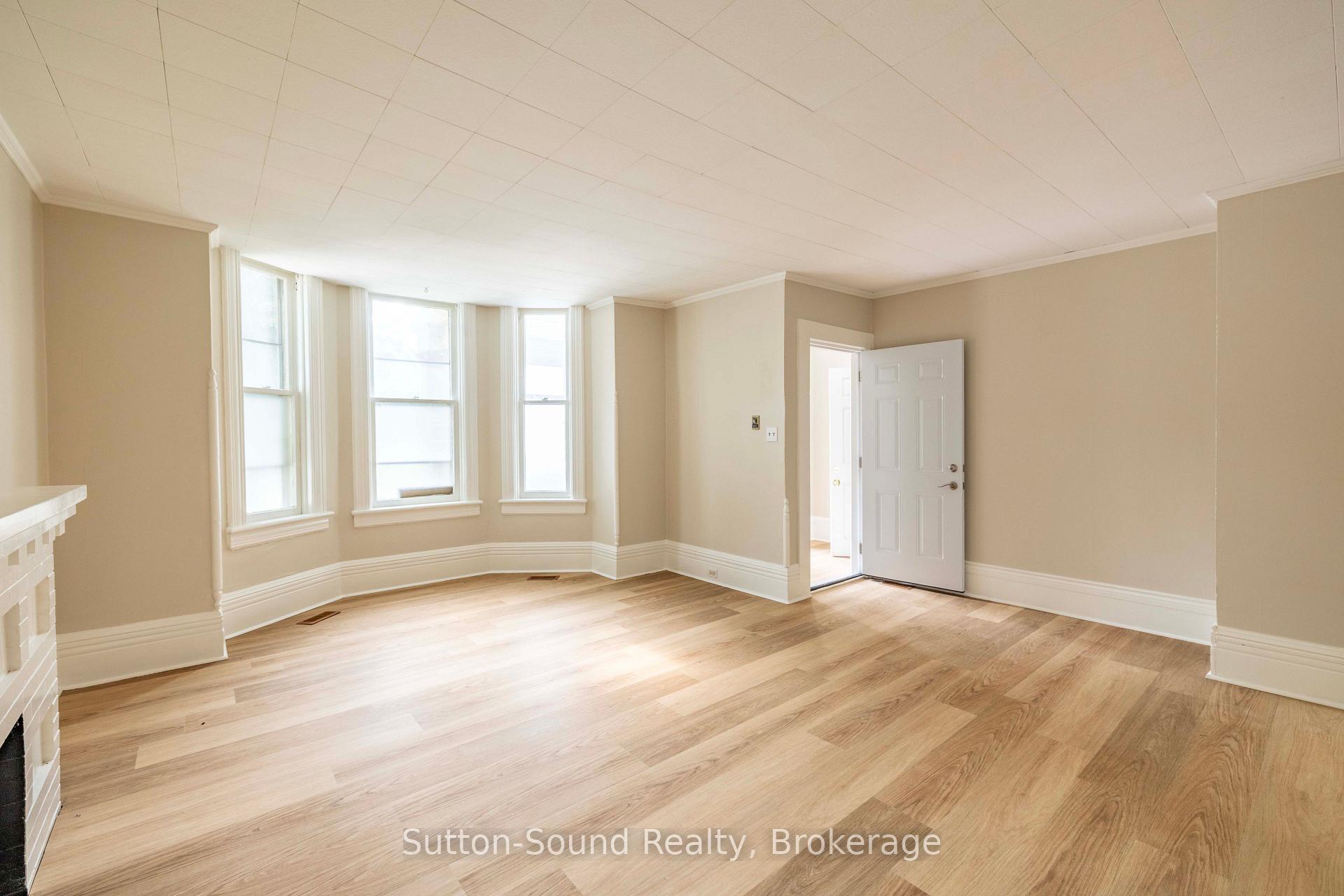 Photo 3 of 1100 4th Avenue E, Owen Sound — HOMEH