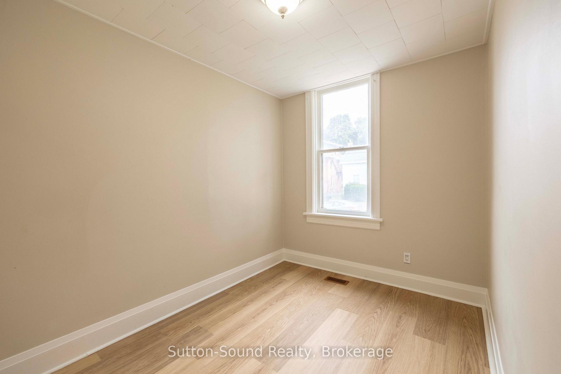 Photo 10 of 1100 4th Avenue E, Owen Sound — HOMEH