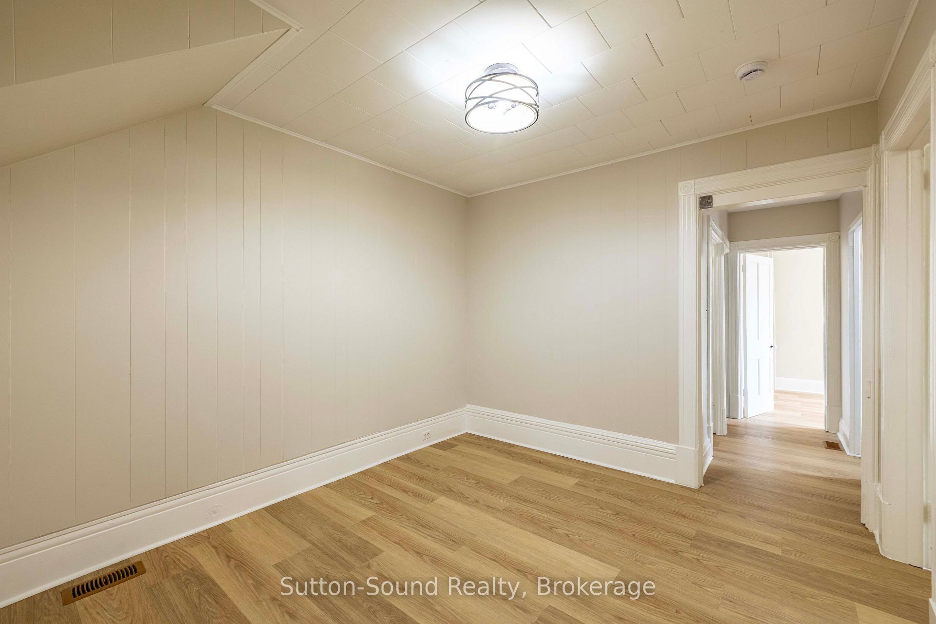 Photo 14 of 1100 4th Avenue E, Owen Sound — HOMEH
