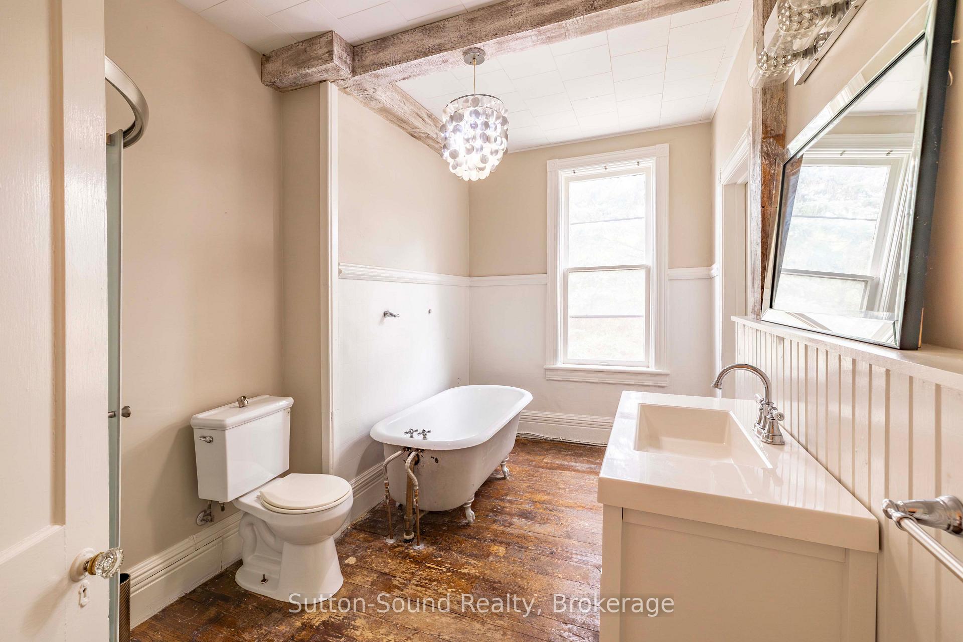 Photo 22 of 1100 4th Avenue E, Owen Sound — HOMEH