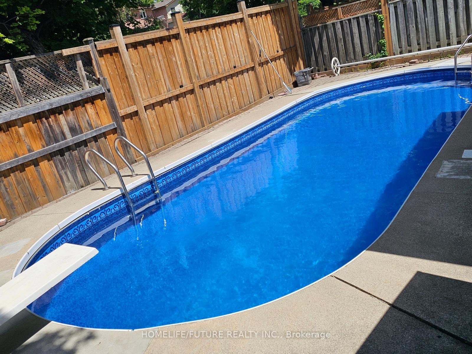 Photo 5 of 6 Cousins Court, Brampton, Brampton South — HOMEH