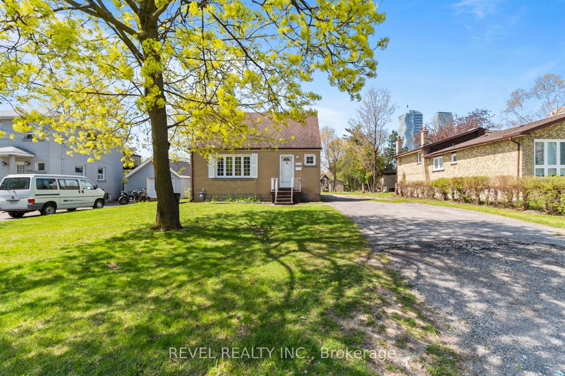 Photo 3 of 3524 Joan Drive, Mississauga, Fairview — HOMEH