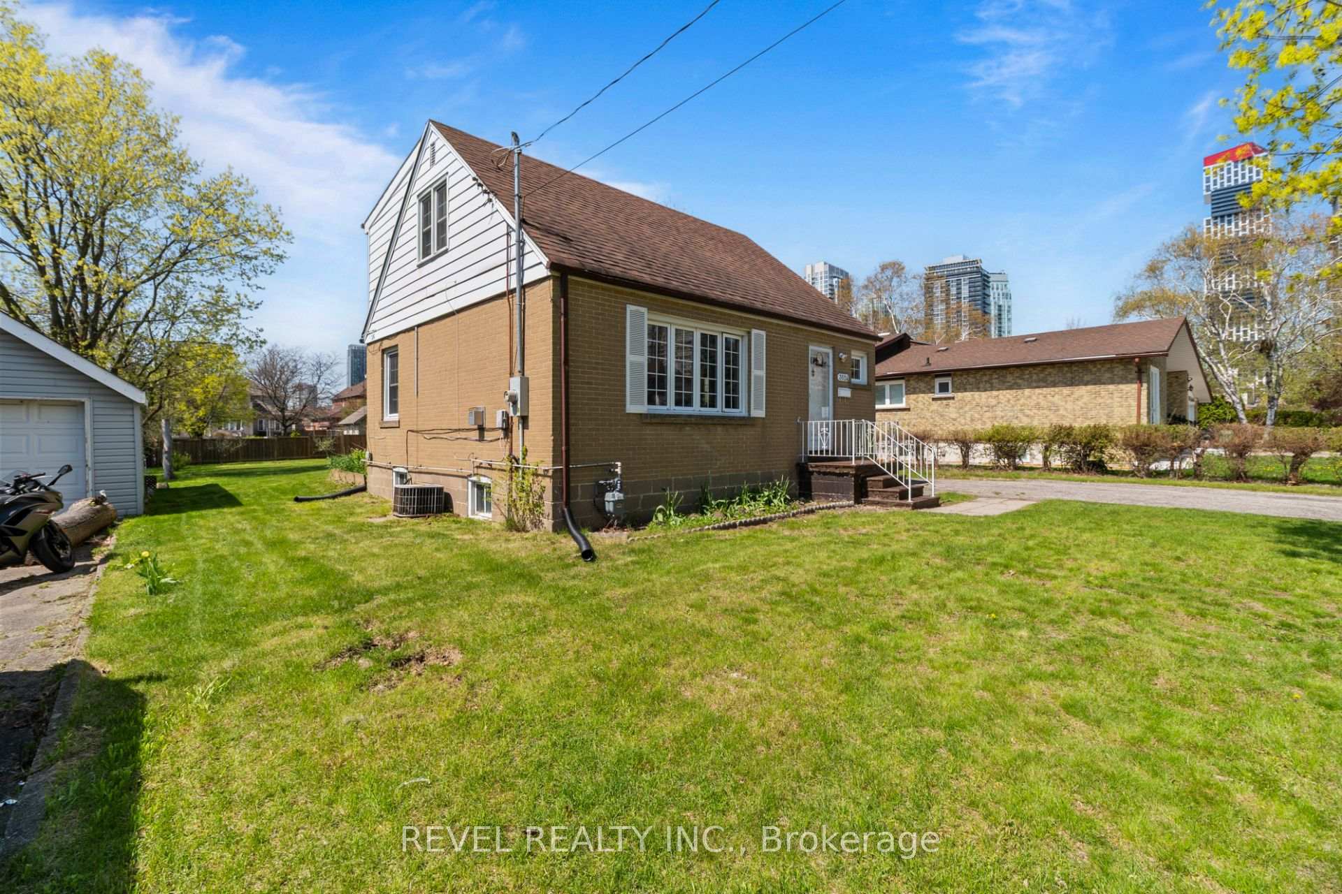 Photo 4 of 3524 Joan Drive, Mississauga, Fairview — HOMEH