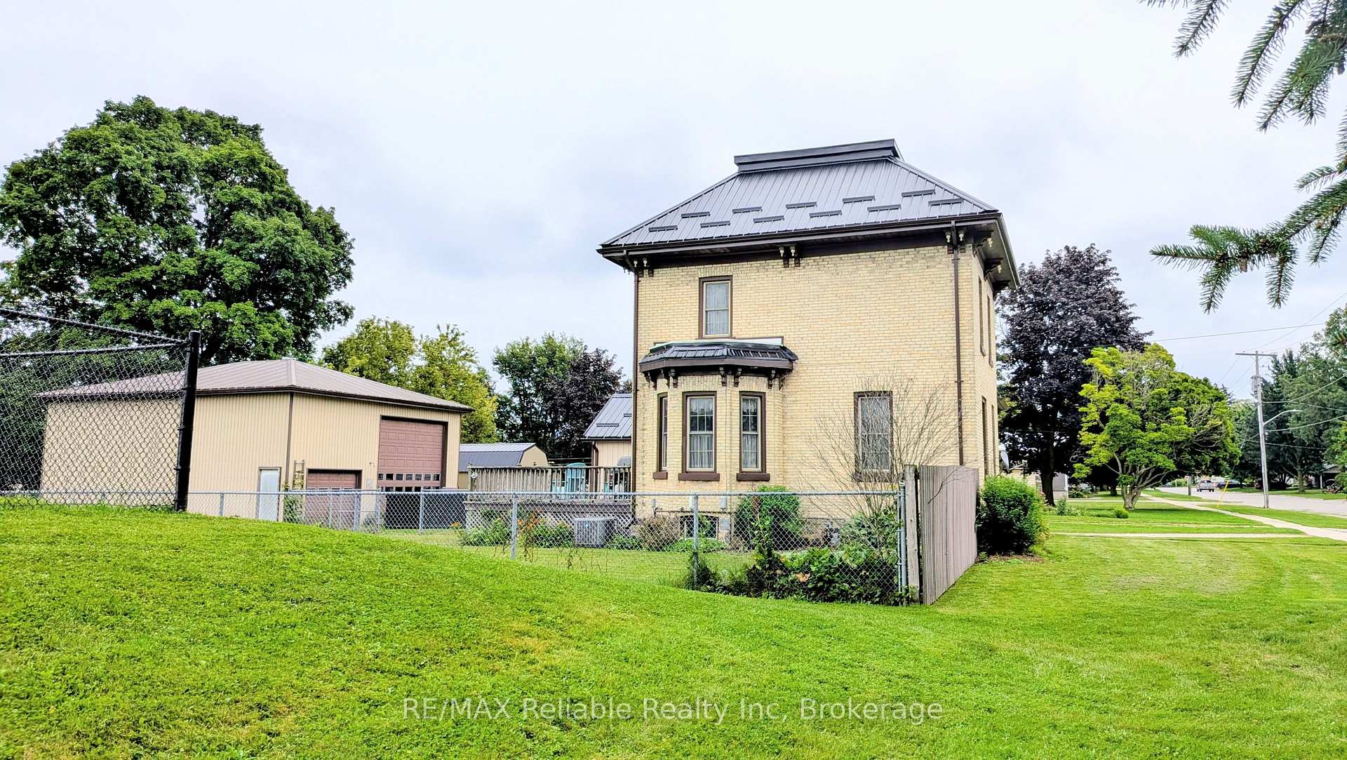 Photo 35 of 33 Princess Street E, Central Huron, Clinton — HOMEH