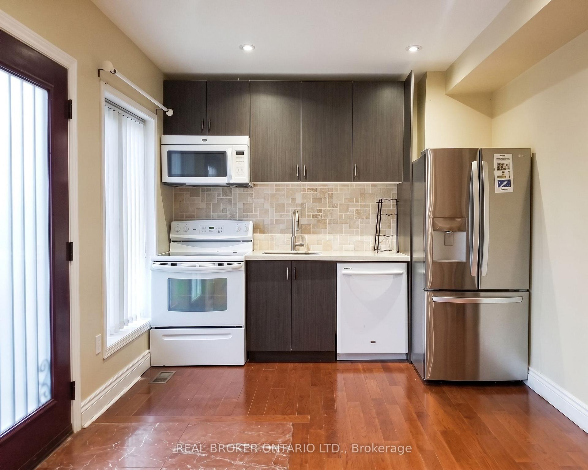 Photo 4 of Unit SIDE, 256 The Kingsway Road, Etobicoke, Edenbridge-Humber Valley — HOMEH