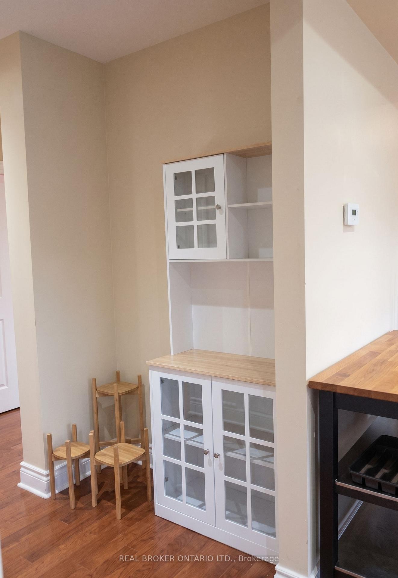 Photo 10 of Unit SIDE, 256 The Kingsway Road, Etobicoke, Edenbridge-Humber Valley — HOMEH
