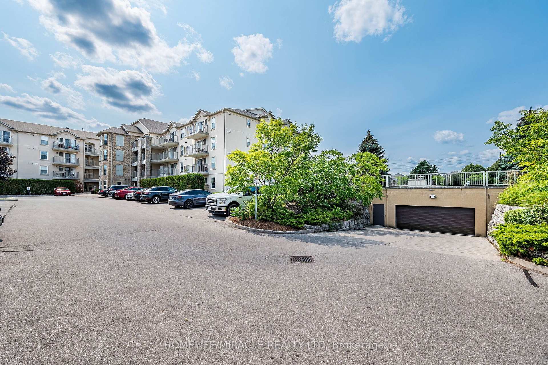 Photo 2 of Unit 305, 1490 Bishops Gate, Oakville, Glen Abbey — HOMEH