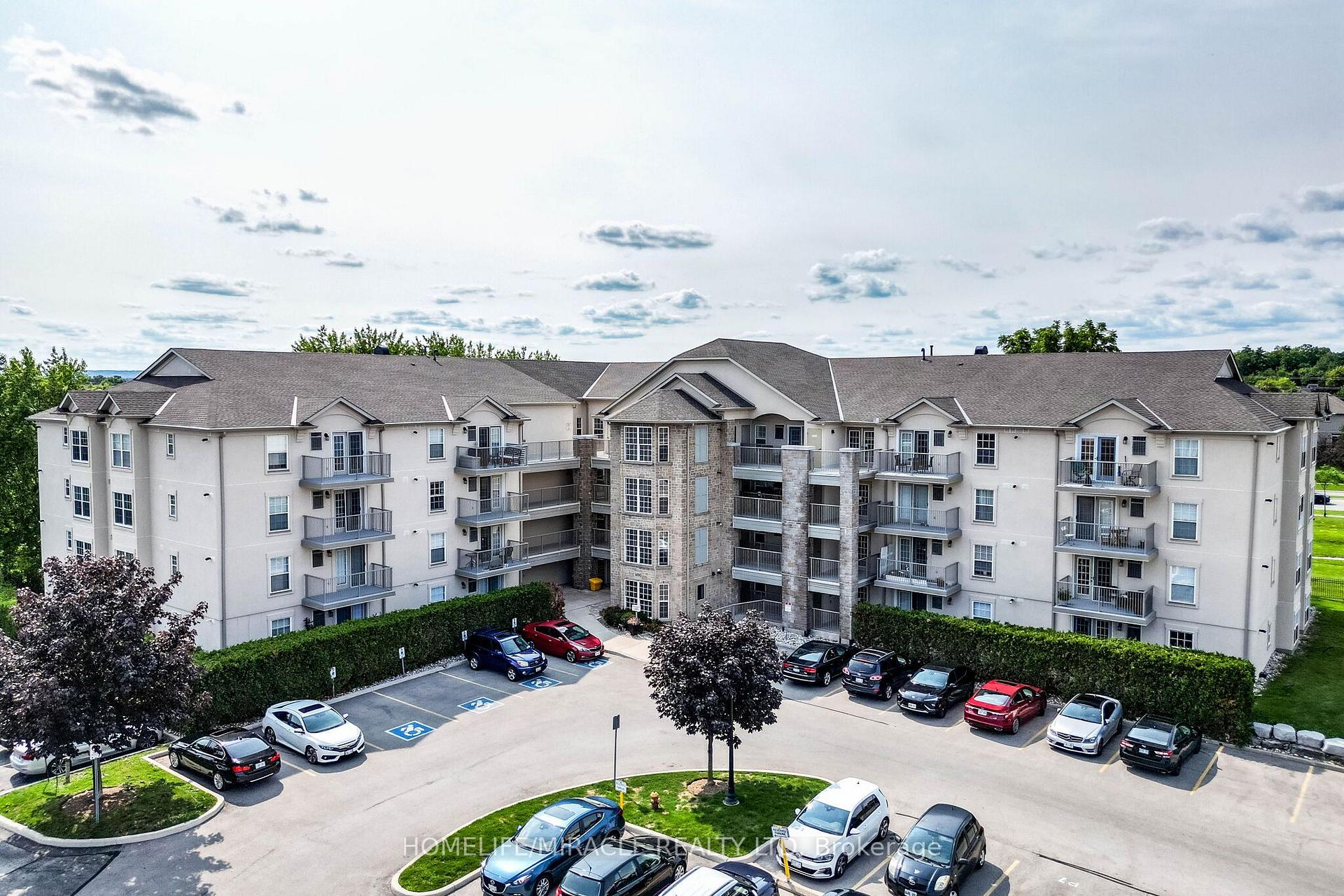 Photo 3 of Unit 305, 1490 Bishops Gate, Oakville, Glen Abbey — HOMEH