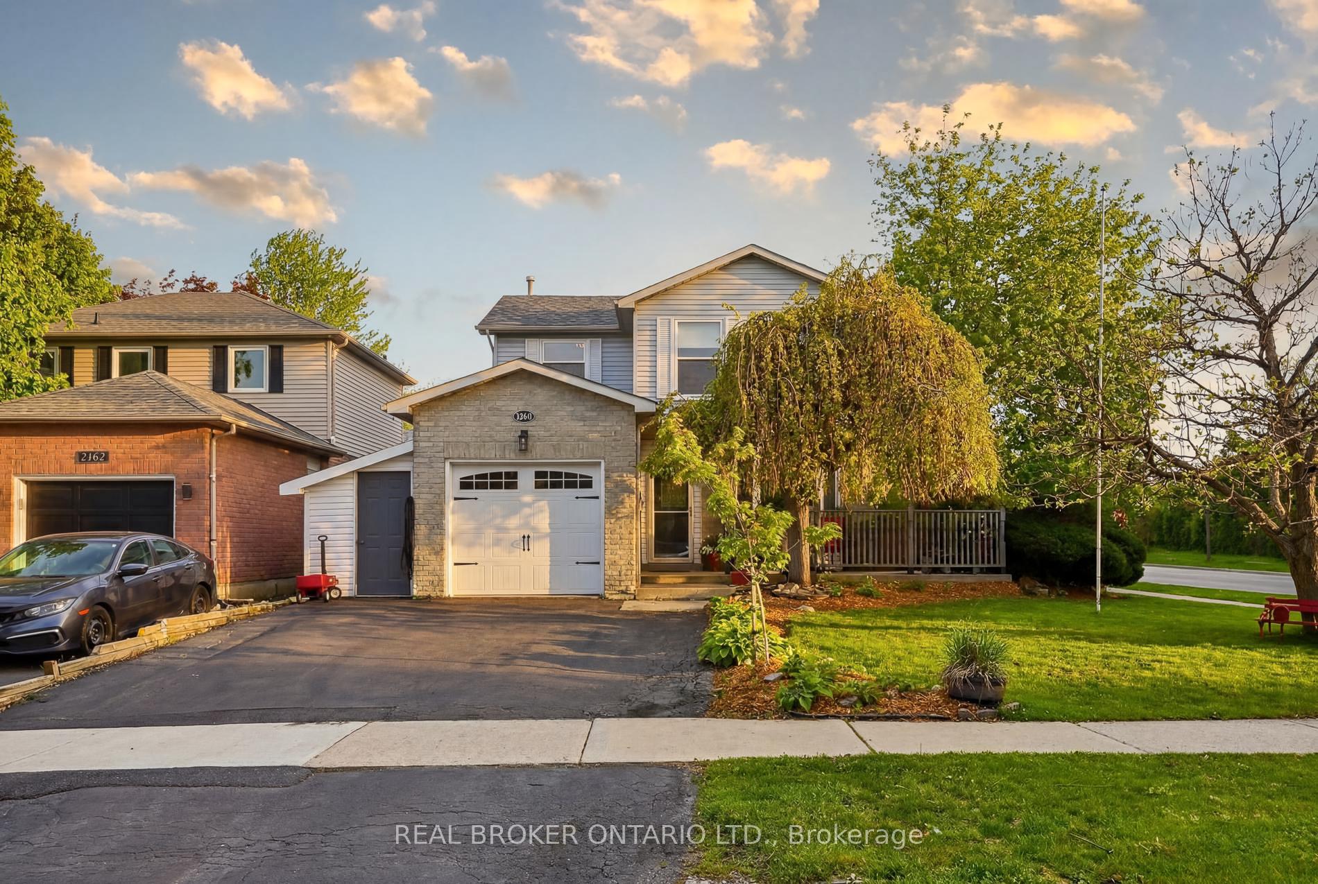 Front of 3260 Woodcroft Crescent