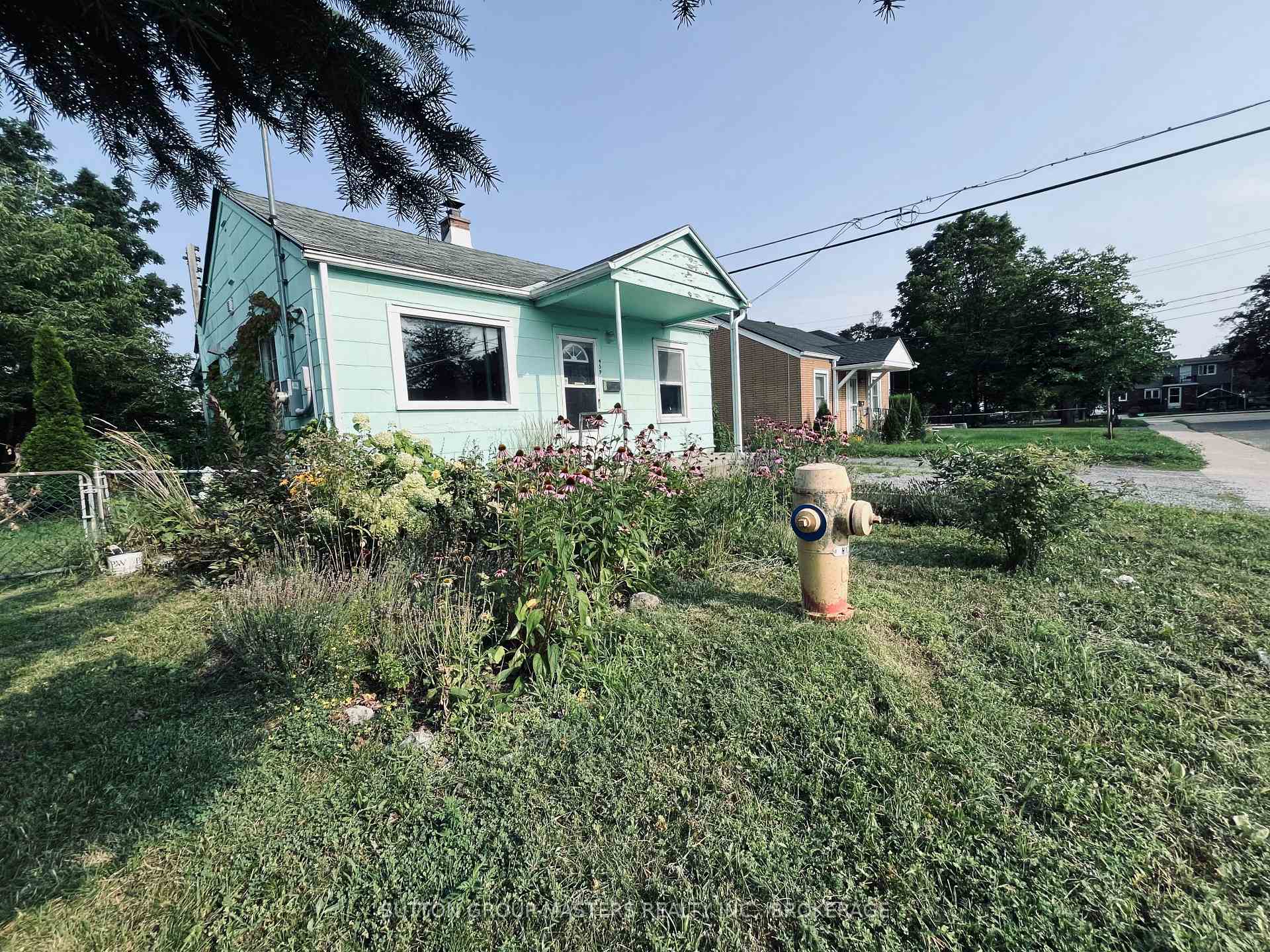 Photo 3 of 459 Nelson Street, Kingston, East of Sir John A. Blvd — HOMEH