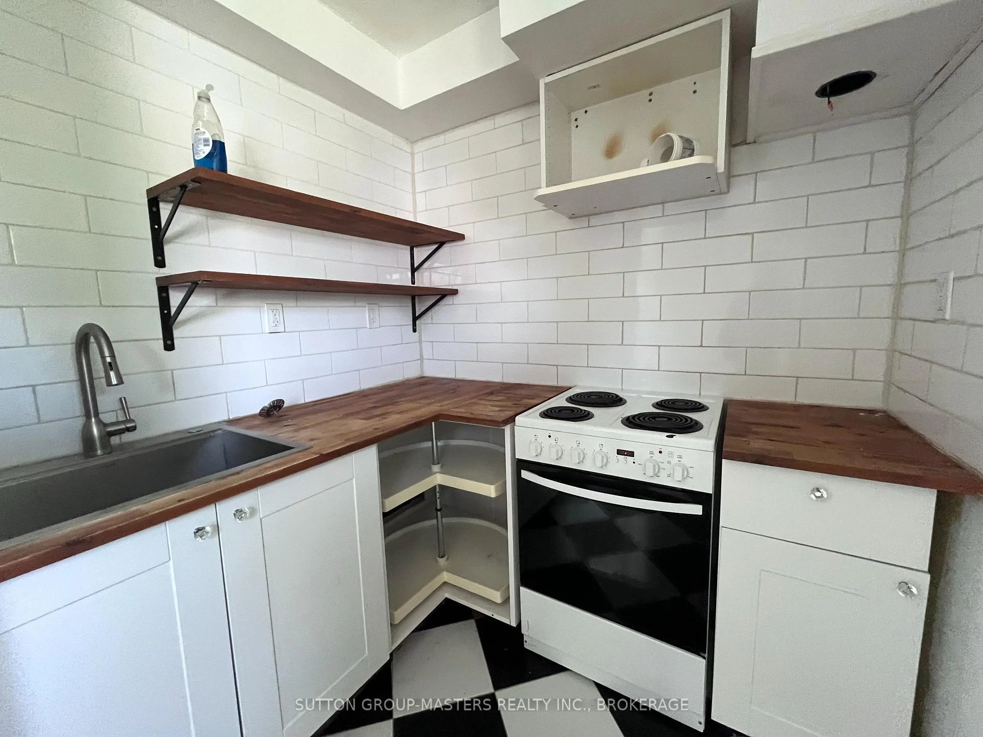 Photo 11 of 459 Nelson Street, Kingston, East of Sir John A. Blvd — HOMEH