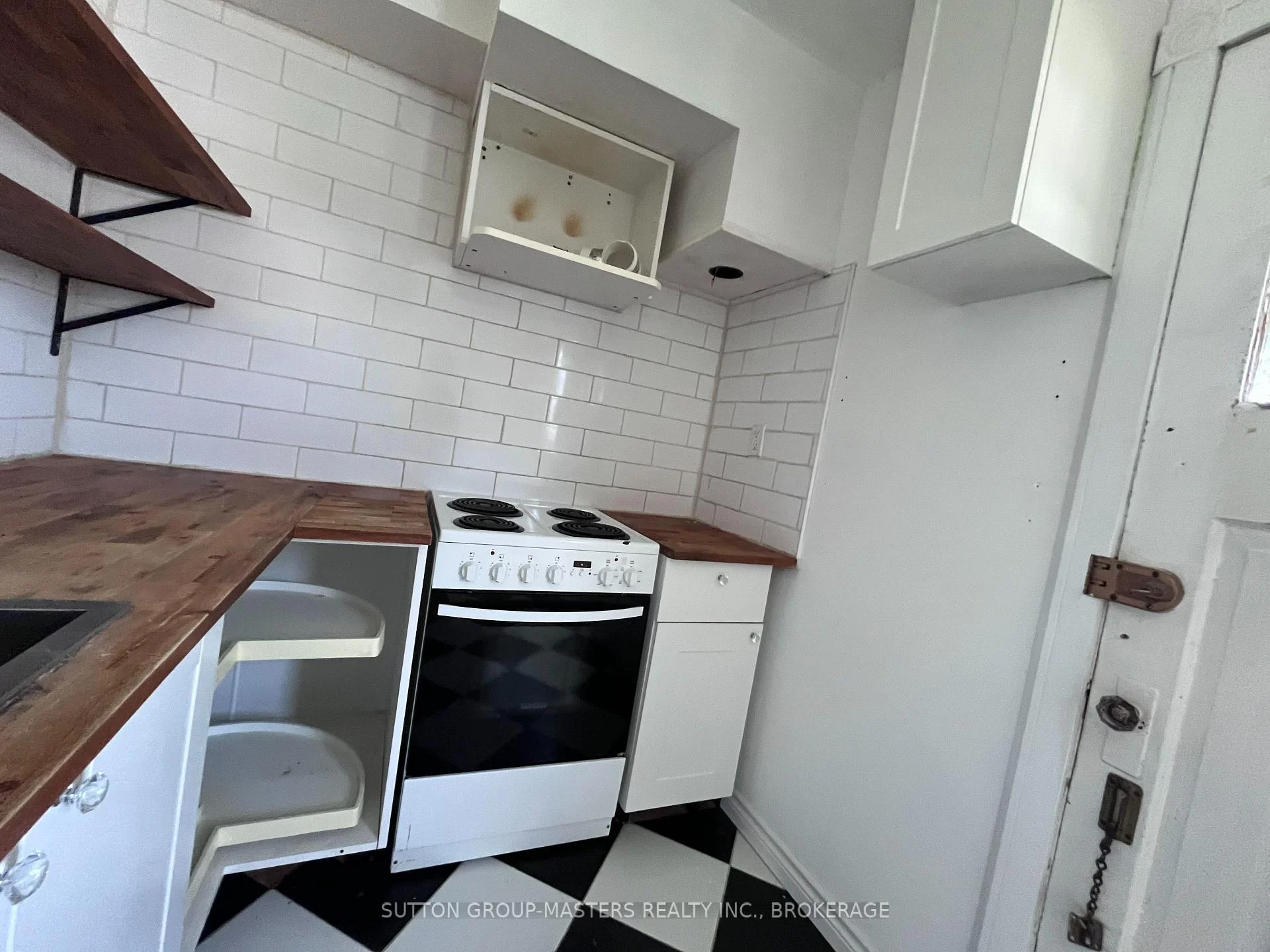 Photo 21 of 459 Nelson Street, Kingston, East of Sir John A. Blvd — HOMEH