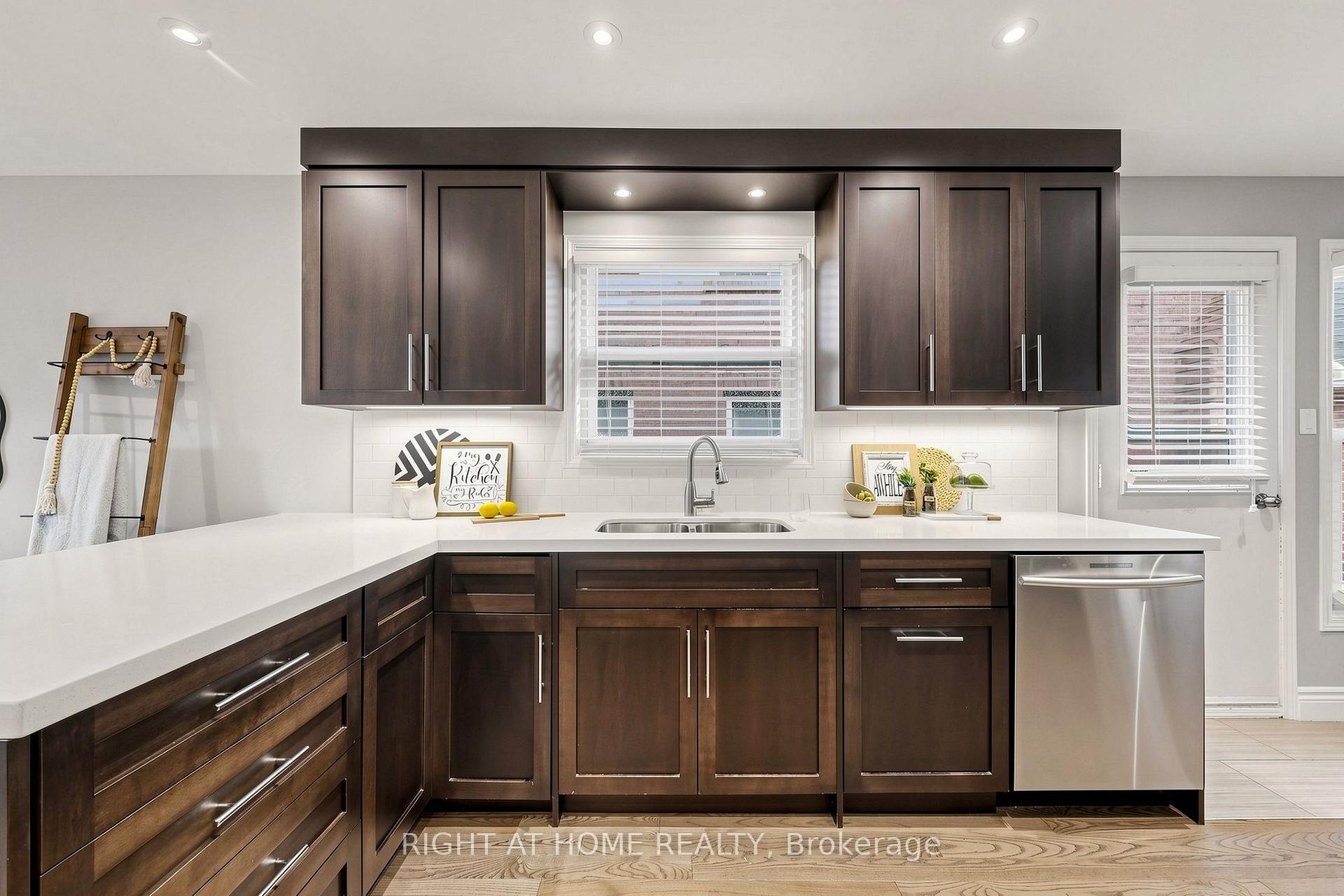 Photo 7 of 16 Rosemead Close, Markham, Unionville — HOMEH
