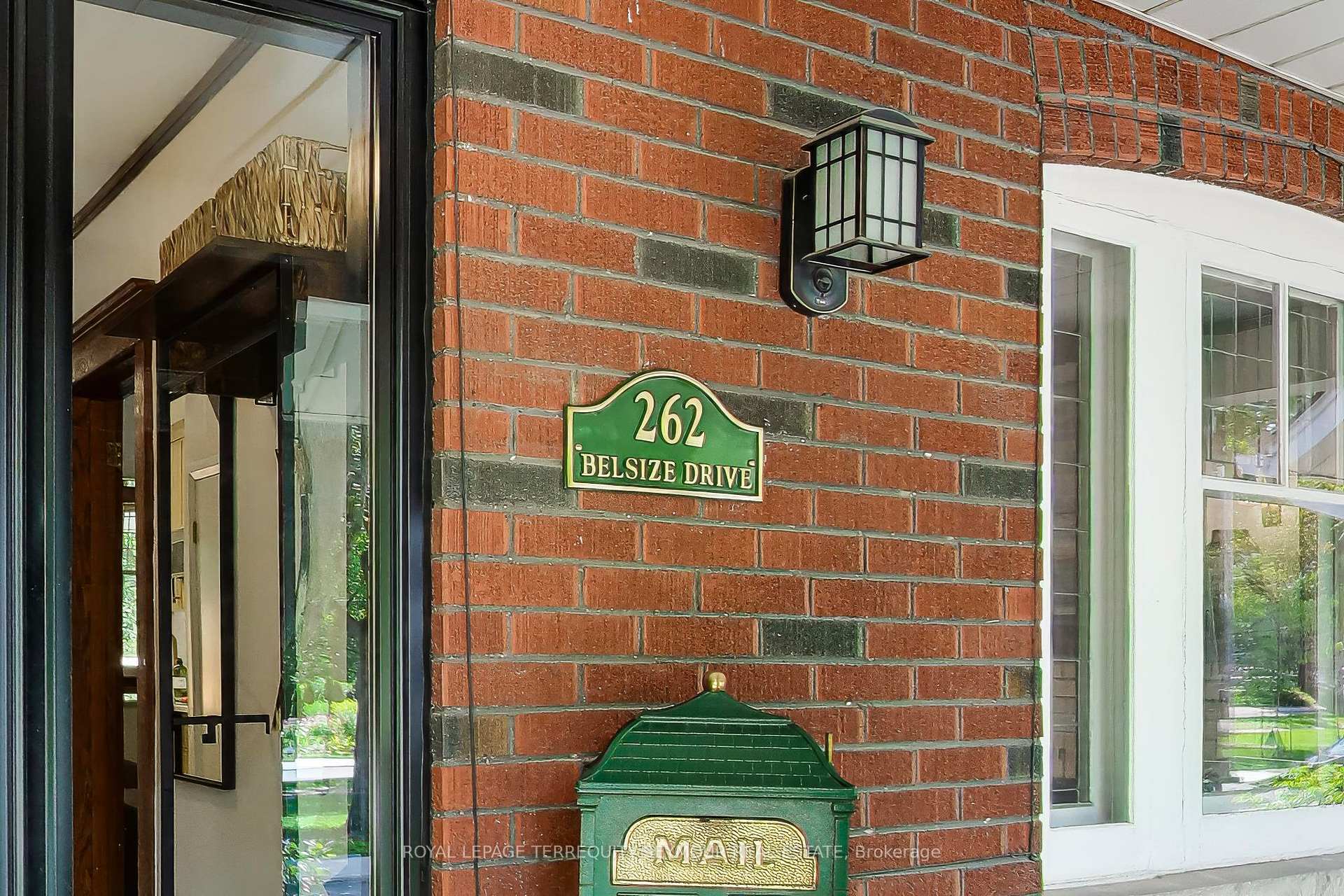 Photo 4 of 262 Belsize Drive, Toronto, Mount Pleasant East — HOMEH