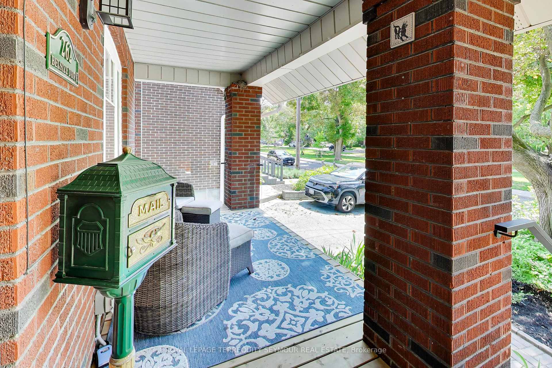 Photo 6 of 262 Belsize Drive, Toronto, Mount Pleasant East — HOMEH