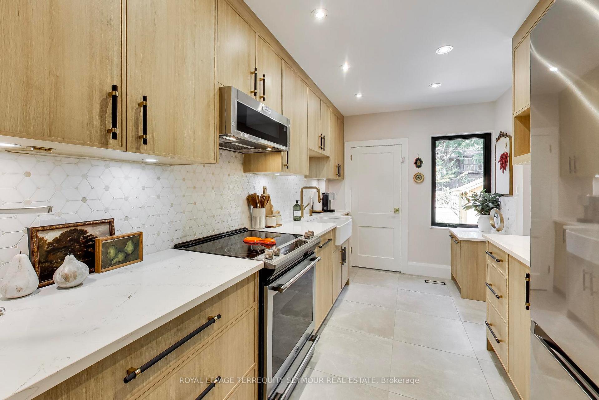 Photo 19 of 262 Belsize Drive, Toronto, Mount Pleasant East — HOMEH