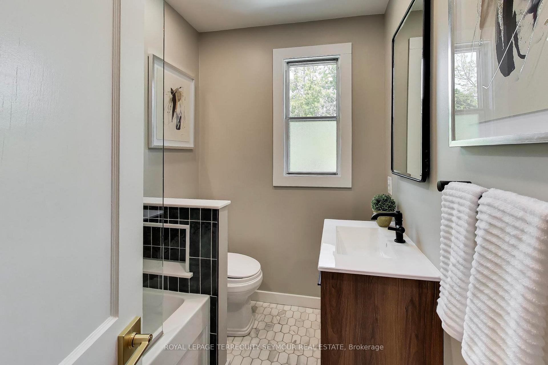 Photo 31 of 262 Belsize Drive, Toronto, Mount Pleasant East — HOMEH