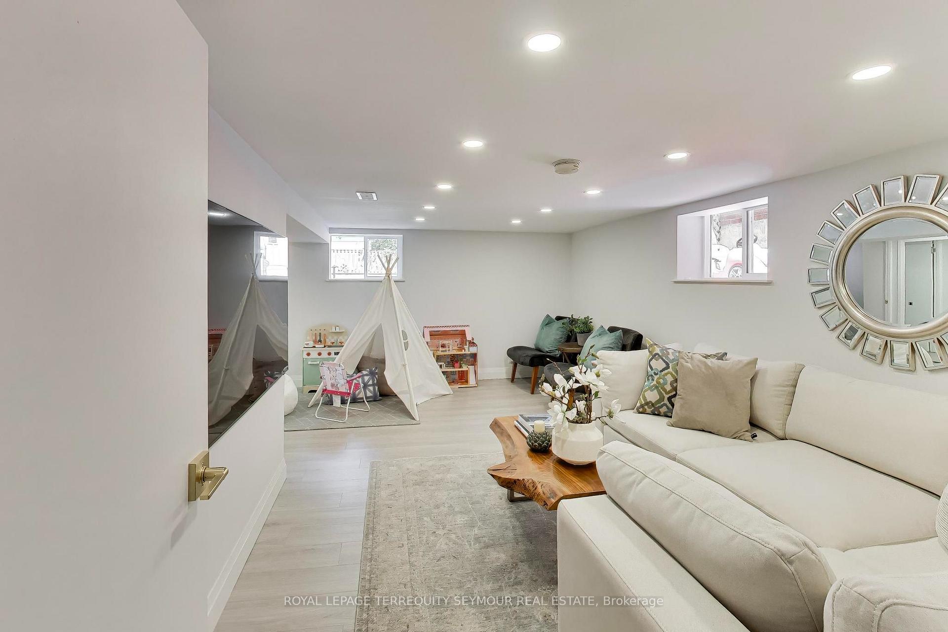 Photo 37 of 262 Belsize Drive, Toronto, Mount Pleasant East — HOMEH