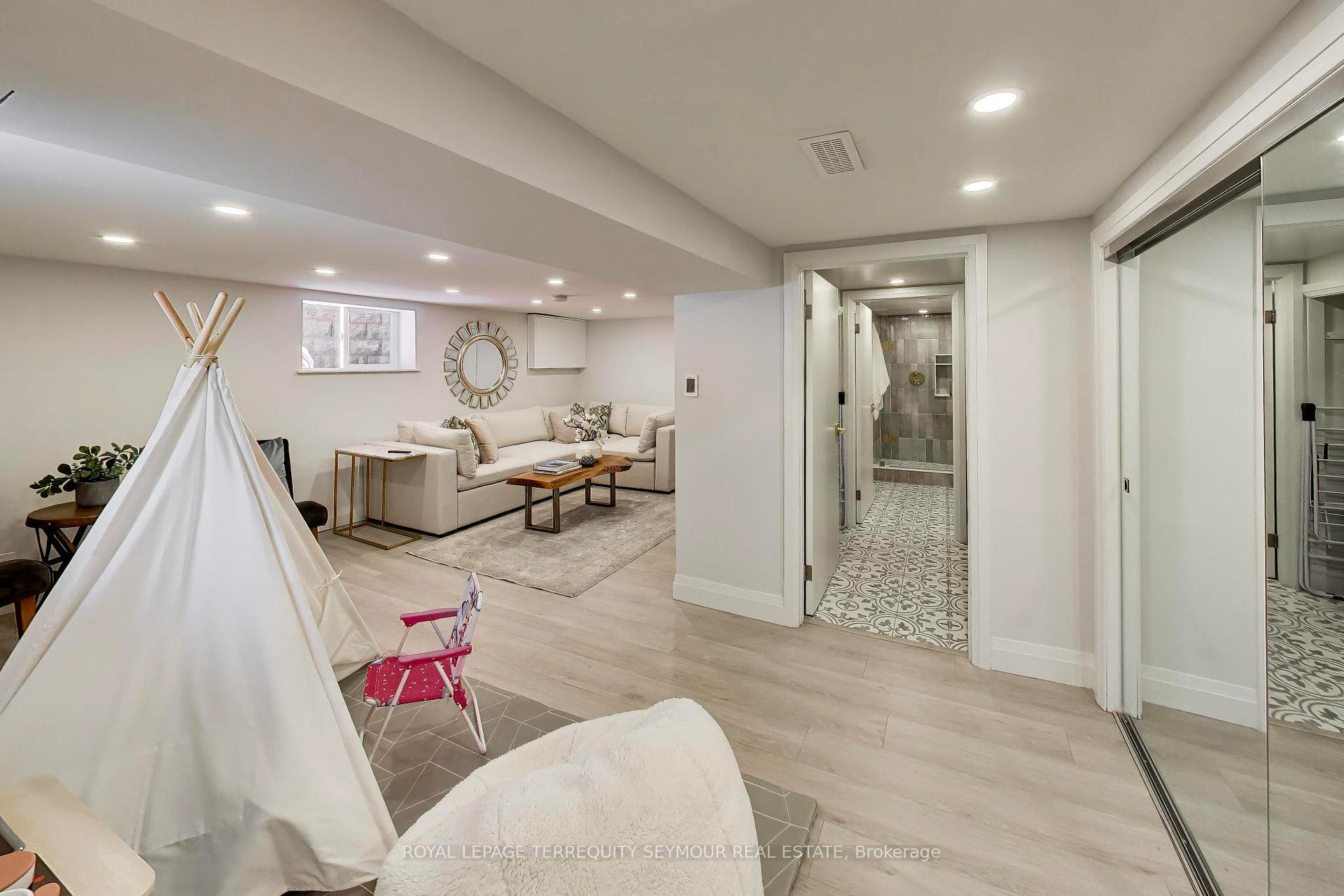 Photo 35 of 262 Belsize Drive, Toronto, Mount Pleasant East — HOMEH