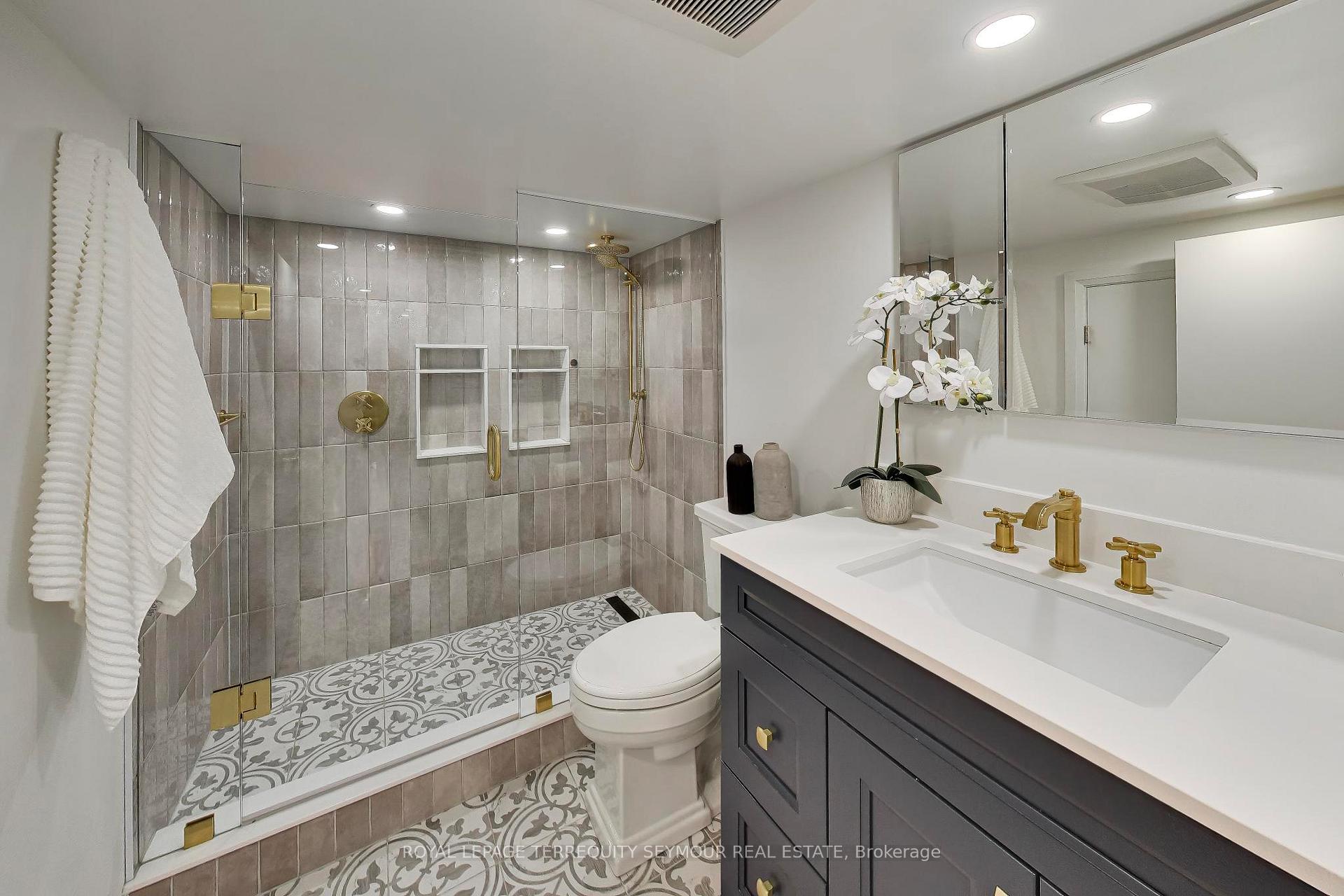 Photo 38 of 262 Belsize Drive, Toronto, Mount Pleasant East — HOMEH