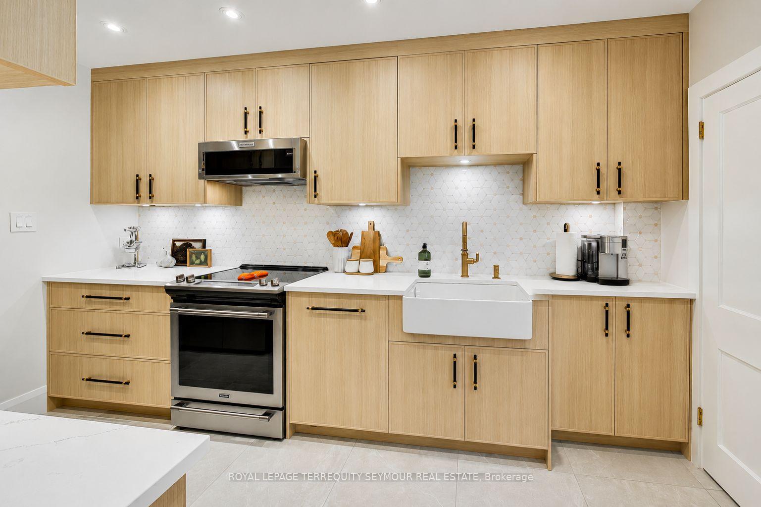 Photo 13 of 262 Belsize Drive, Toronto, Mount Pleasant East — HOMEH
