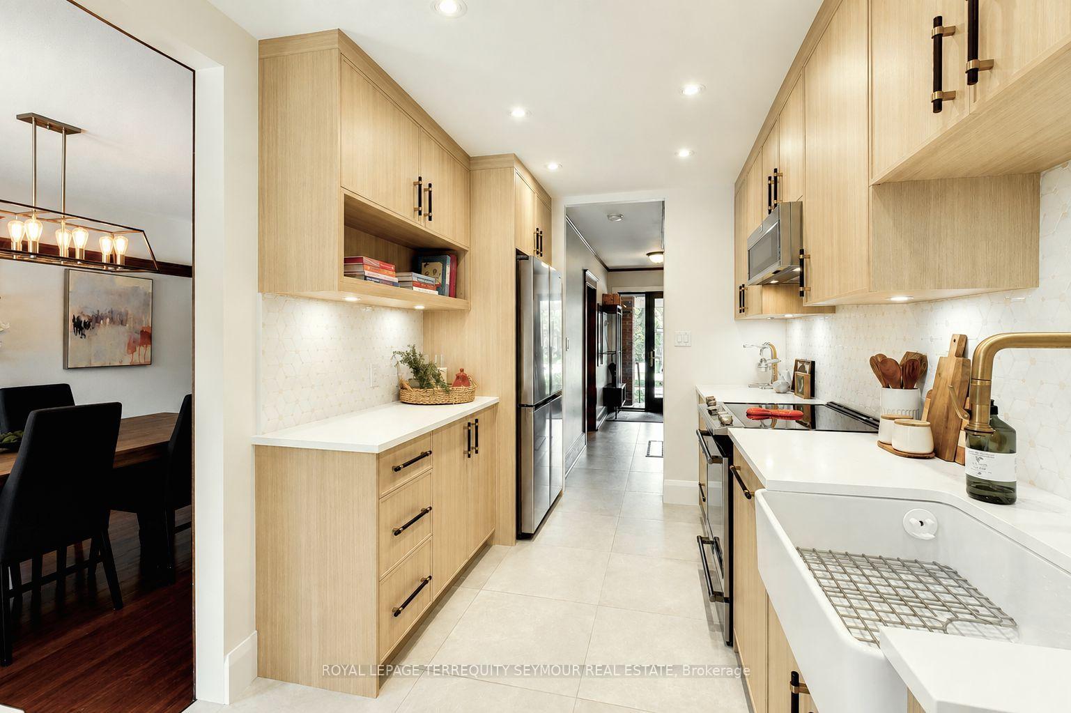Photo 16 of 262 Belsize Drive, Toronto, Mount Pleasant East — HOMEH