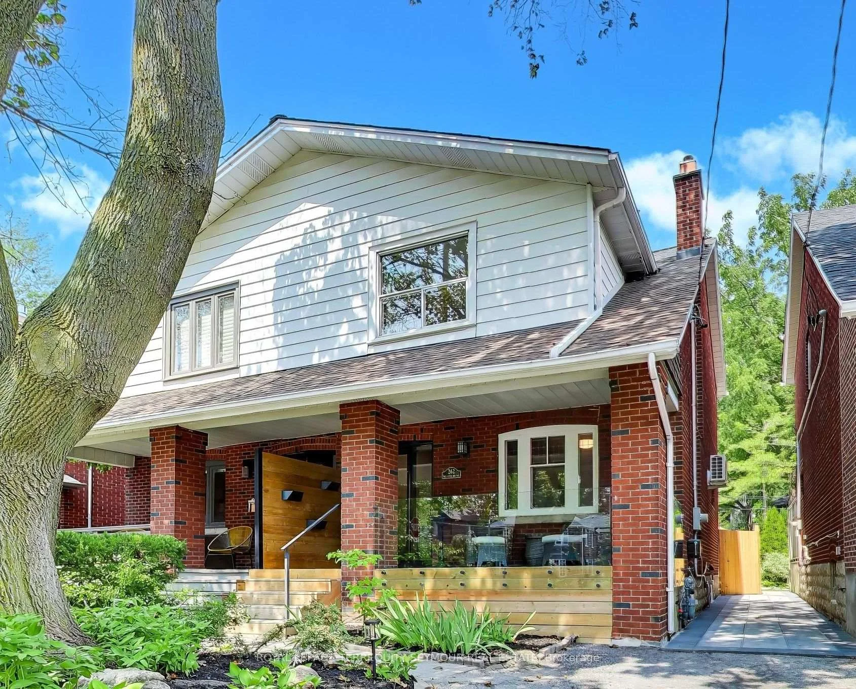 Photo 2 of 262 Belsize Drive, Toronto, Mount Pleasant East — HOMEH