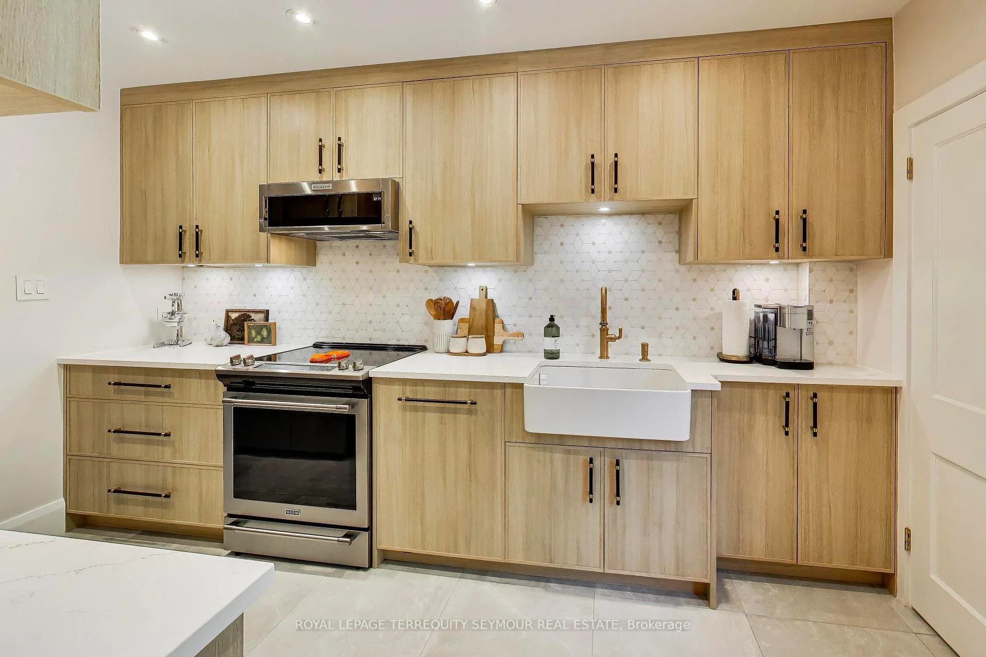 Photo 15 of 262 Belsize Drive, Toronto, Mount Pleasant East — HOMEH