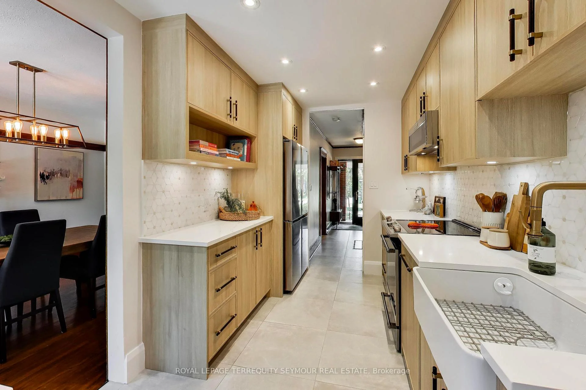 Photo 17 of 262 Belsize Drive, Toronto, Mount Pleasant East — HOMEH