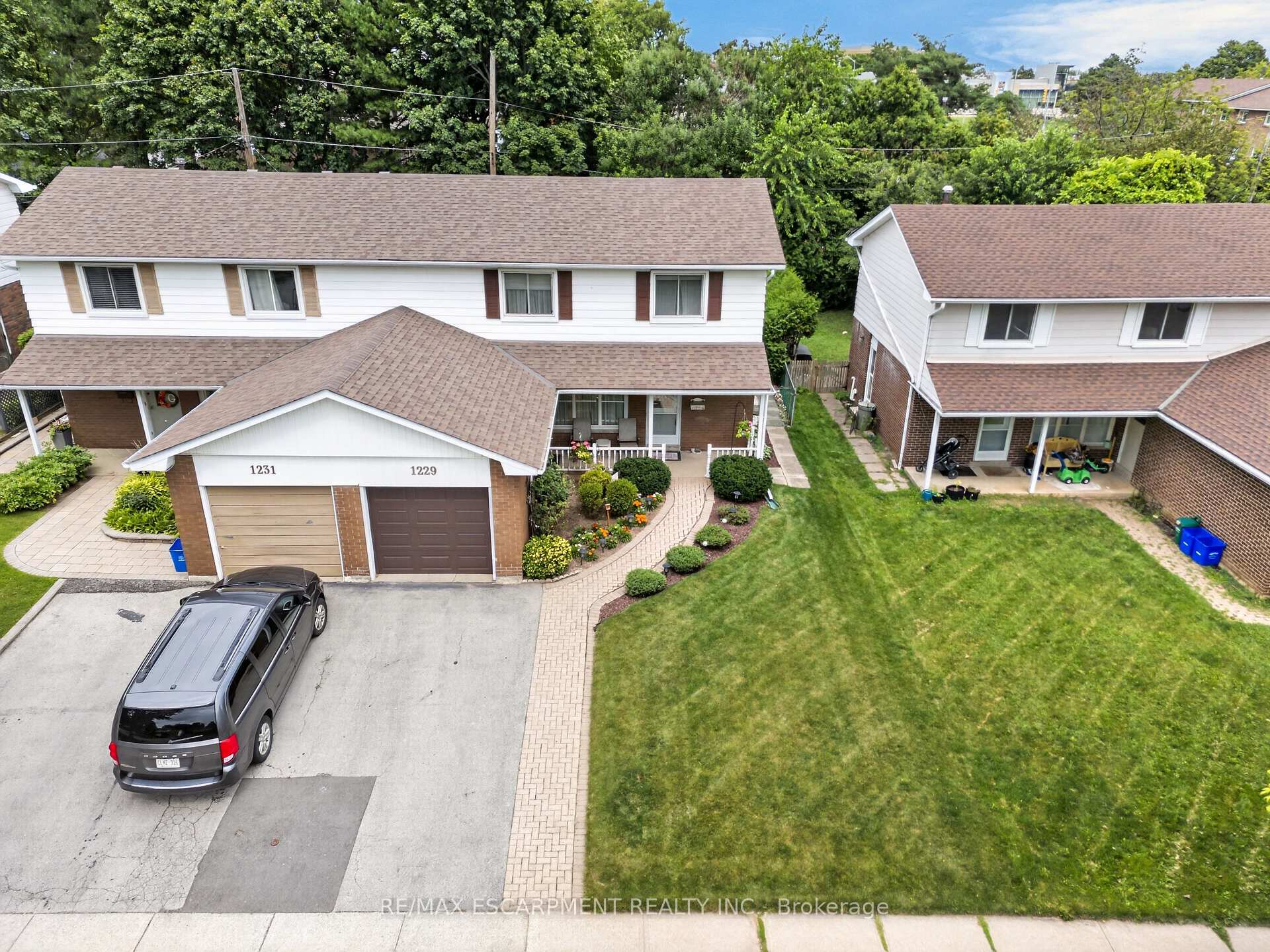 Photo 2 of 1229 Nottingham Avenue, Burlington, Mountainside — HOMEH