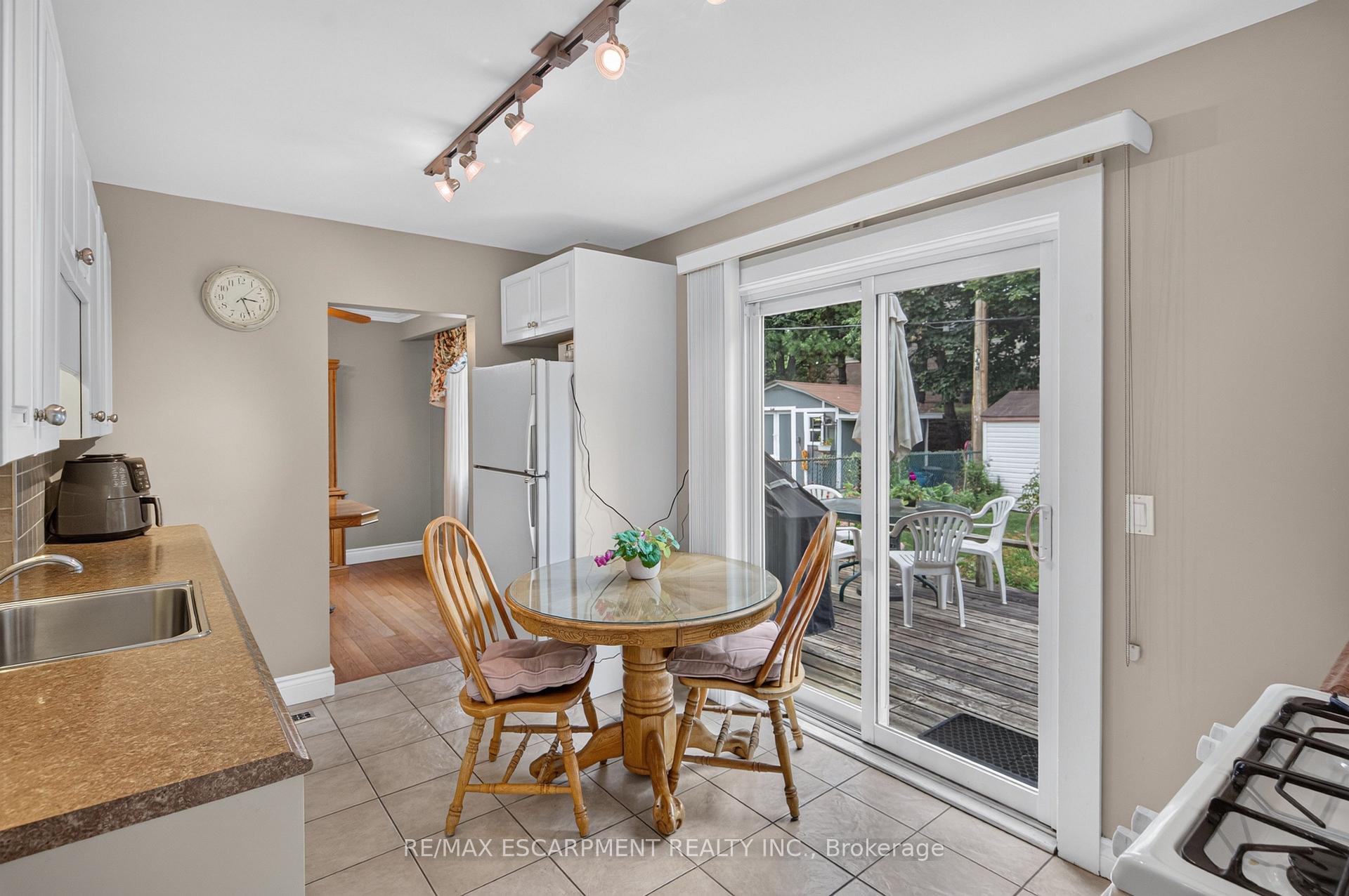 Photo 11 of 1229 Nottingham Avenue, Burlington, Mountainside — HOMEH